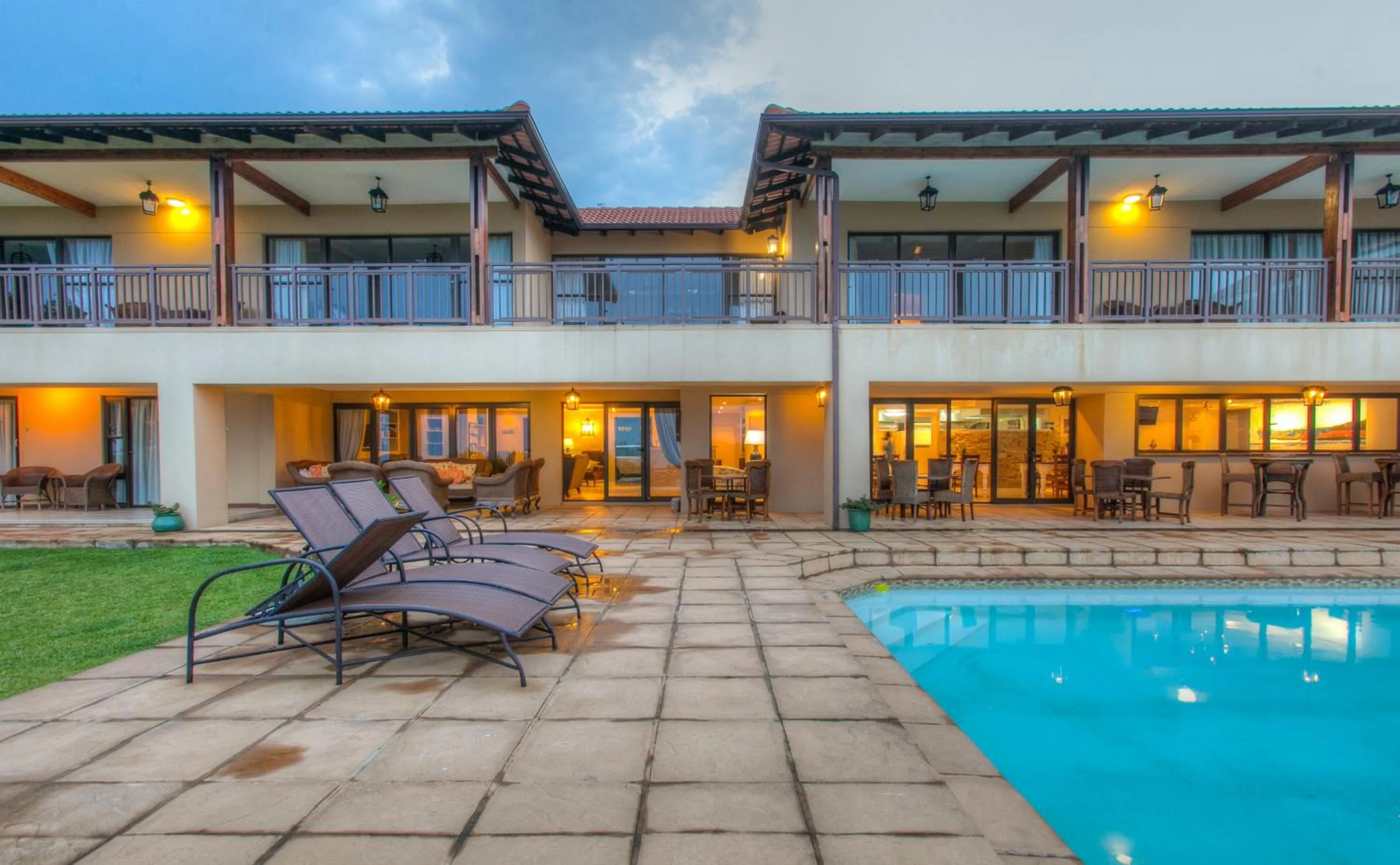 Swimming pool in Relax Inn