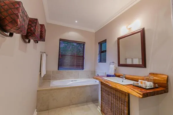 Bathroom, Bed in Relax Inn