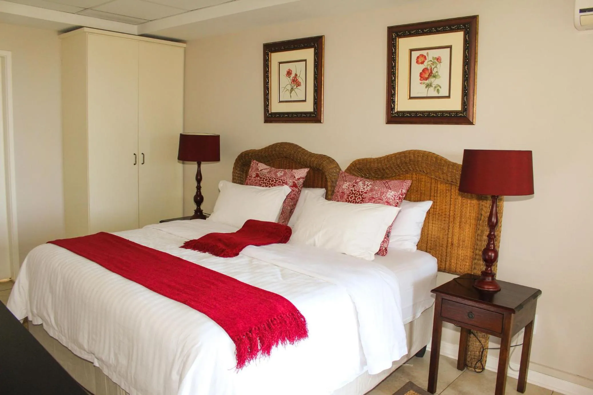 Bedroom, Bed in Relax Inn