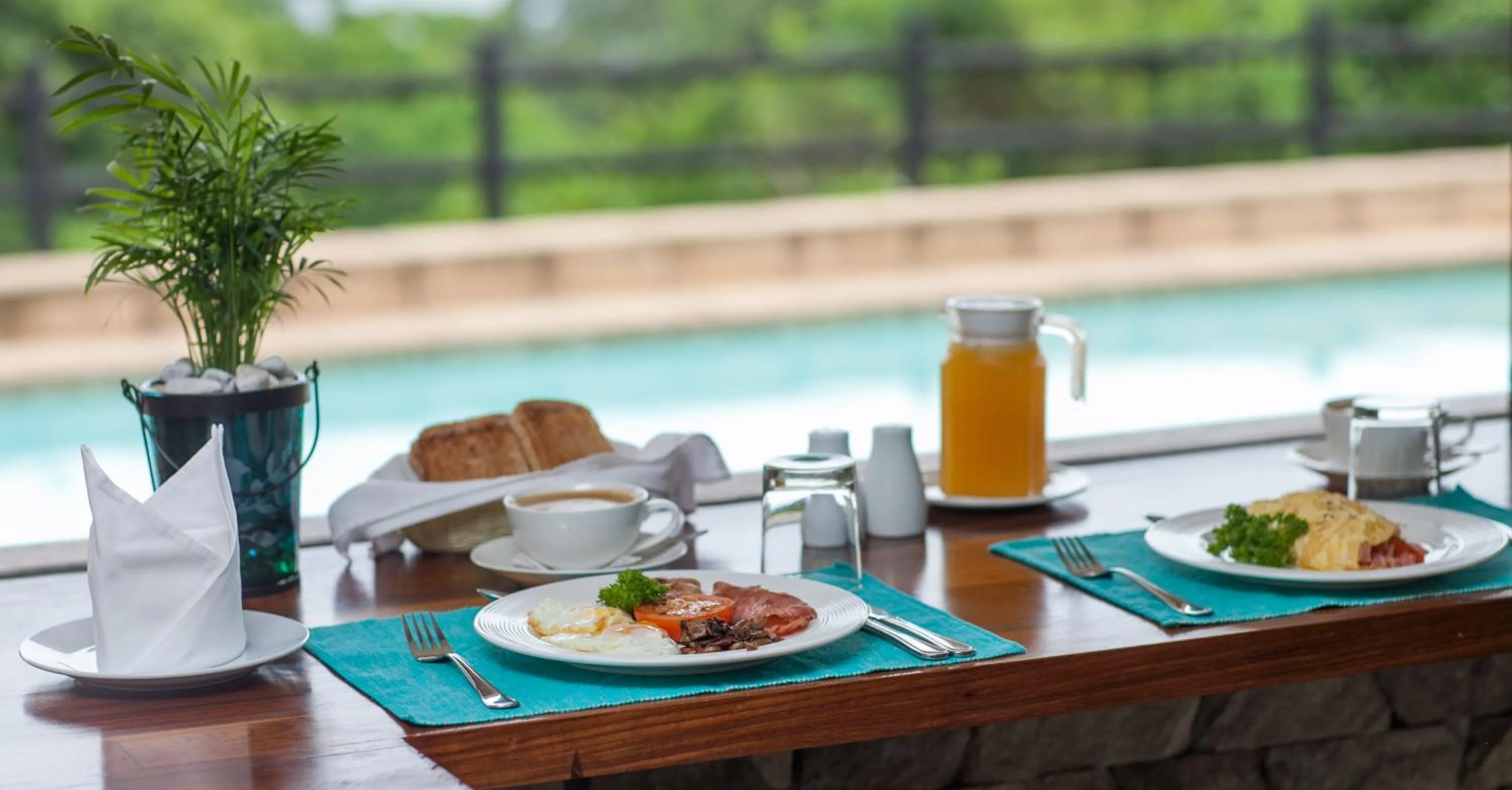 Restaurant/places to eat in Relax Inn