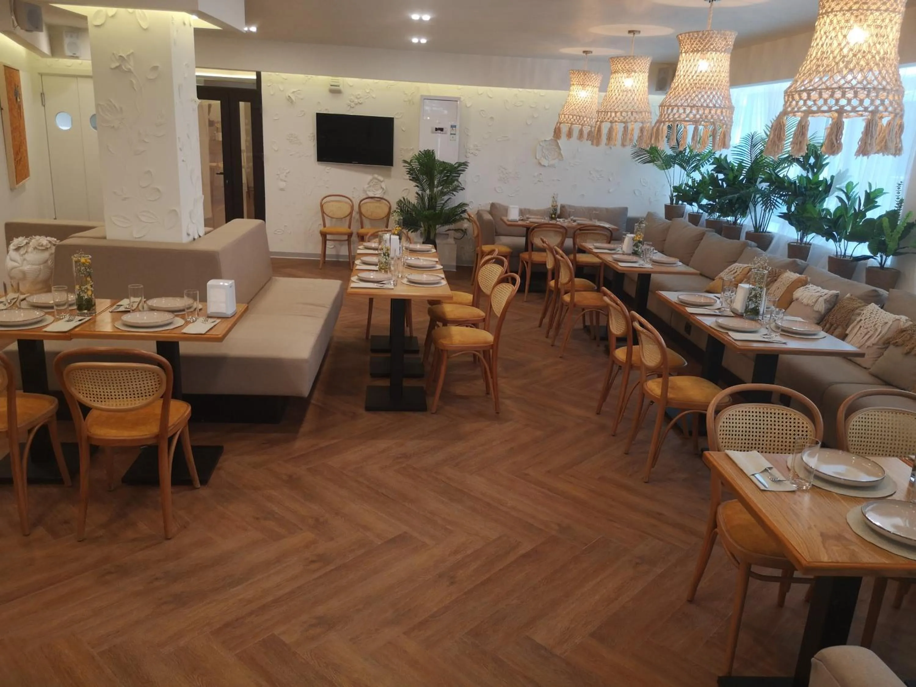 Restaurant/places to eat in Ayhan Hotel