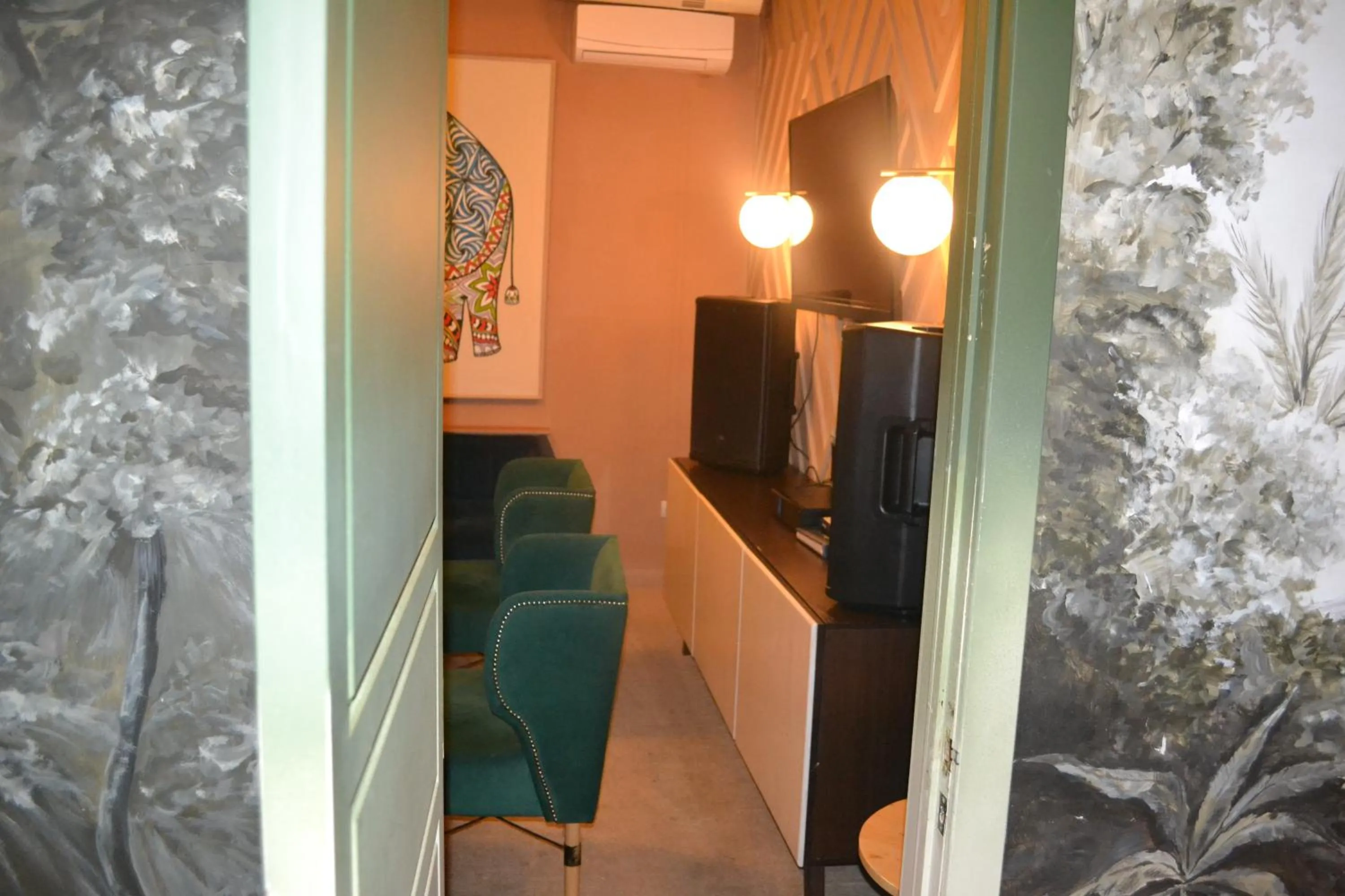 Restaurant/places to eat in Ayhan Hotel