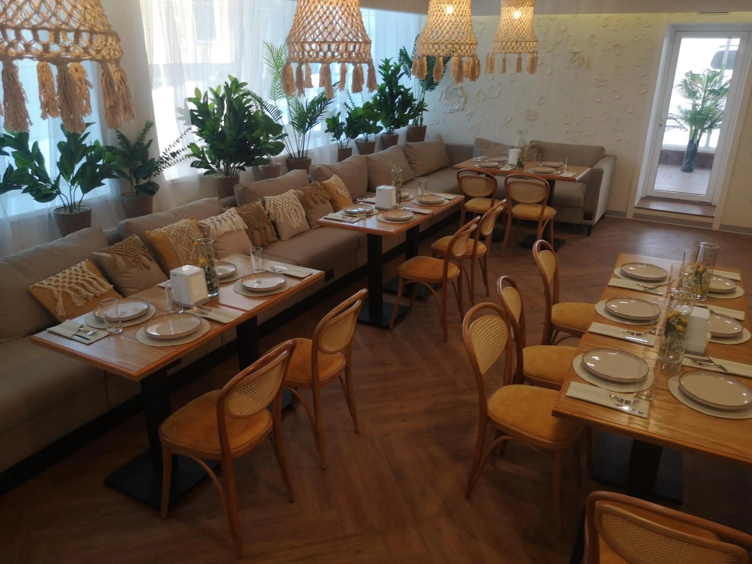 Restaurant/places to eat in Ayhan Hotel