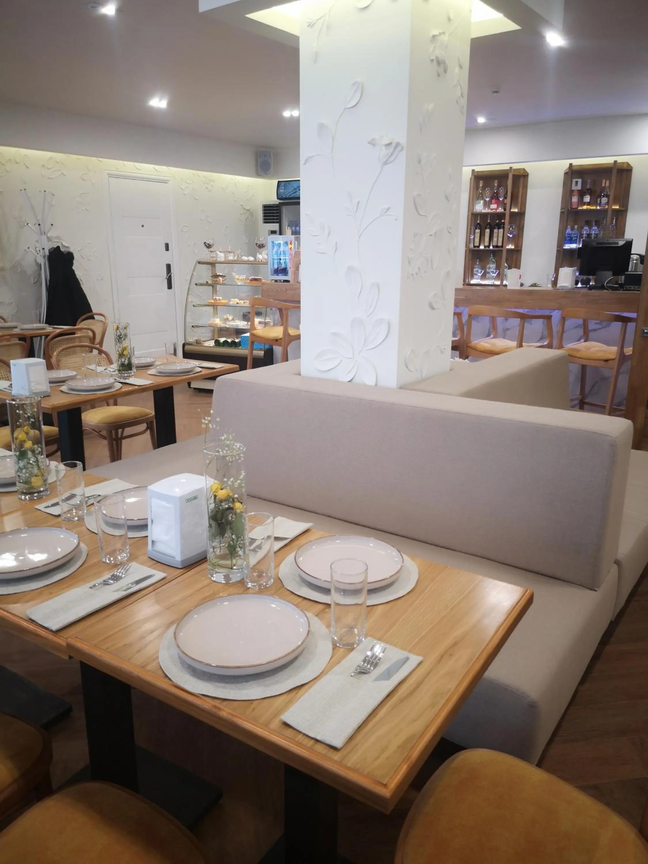 Restaurant/places to eat in Ayhan Hotel