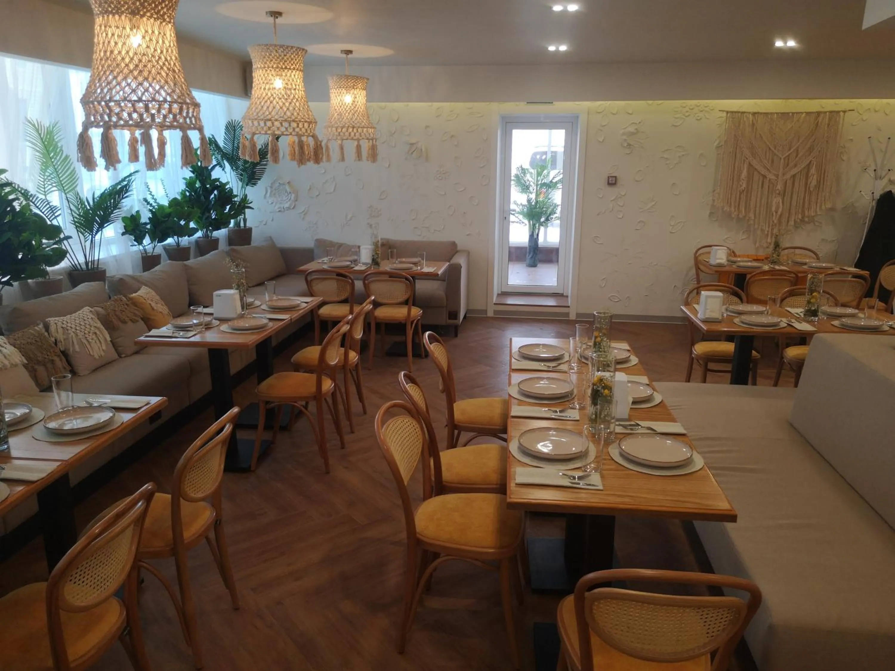 Restaurant/places to eat in Ayhan Hotel