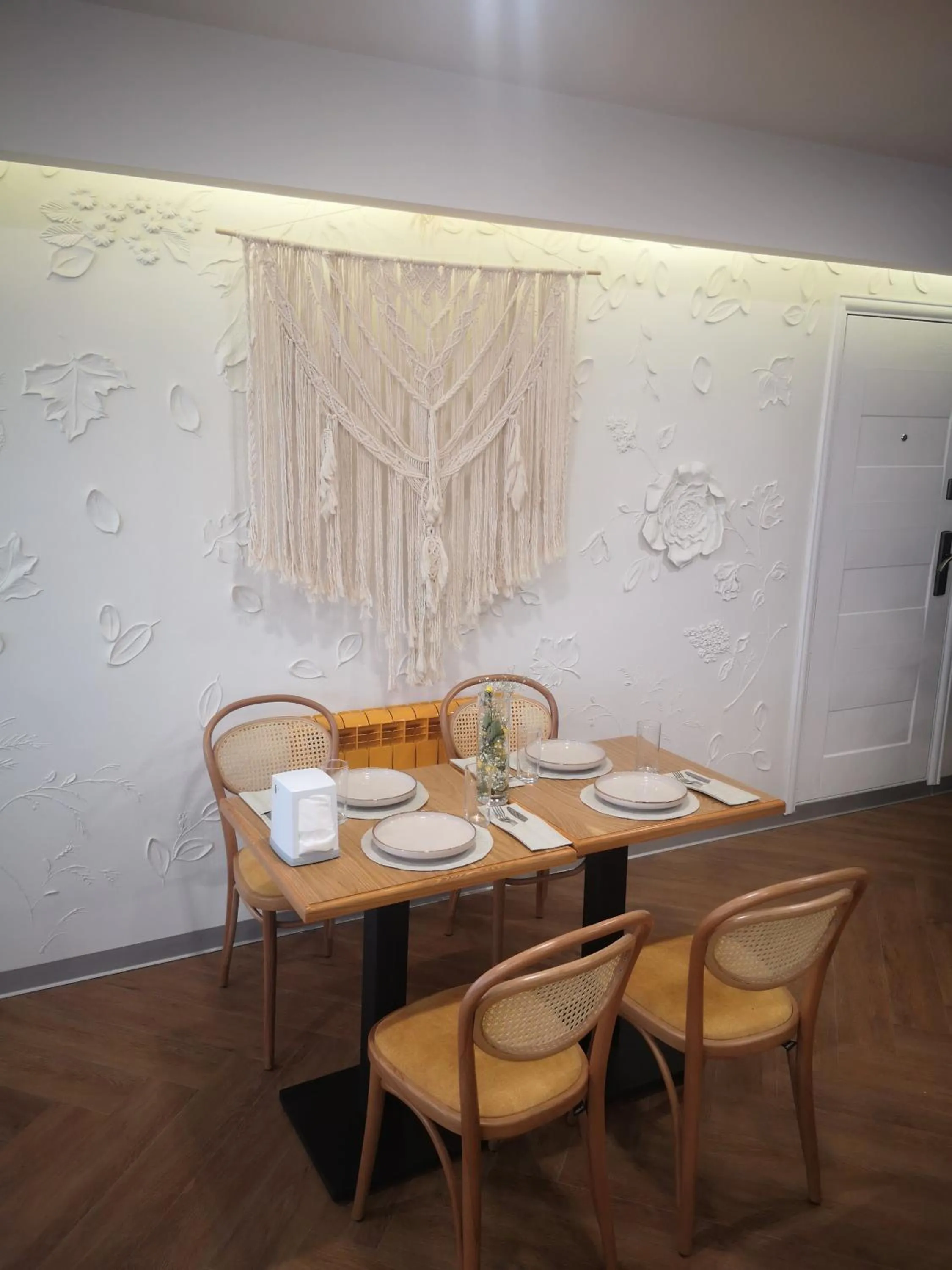 Restaurant/places to eat in Ayhan Hotel