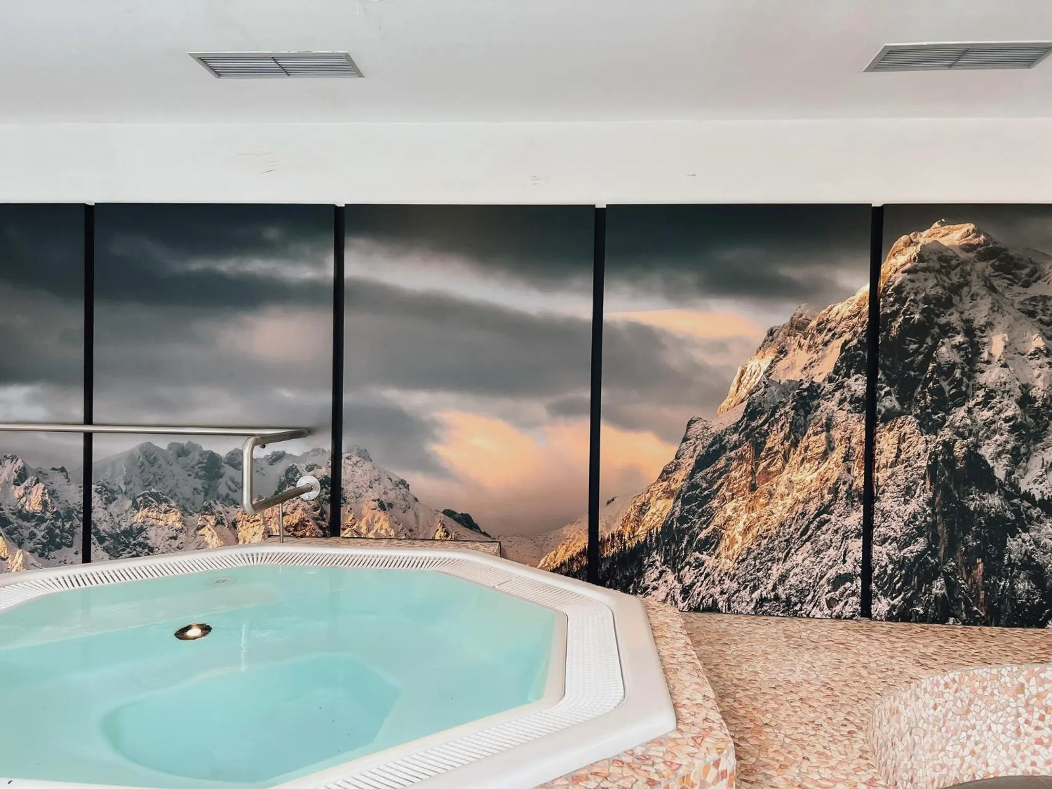 Spa and wellness centre/facilities in AlpenParks Apartment & Ferienresort Rehrenberg Viehhofen