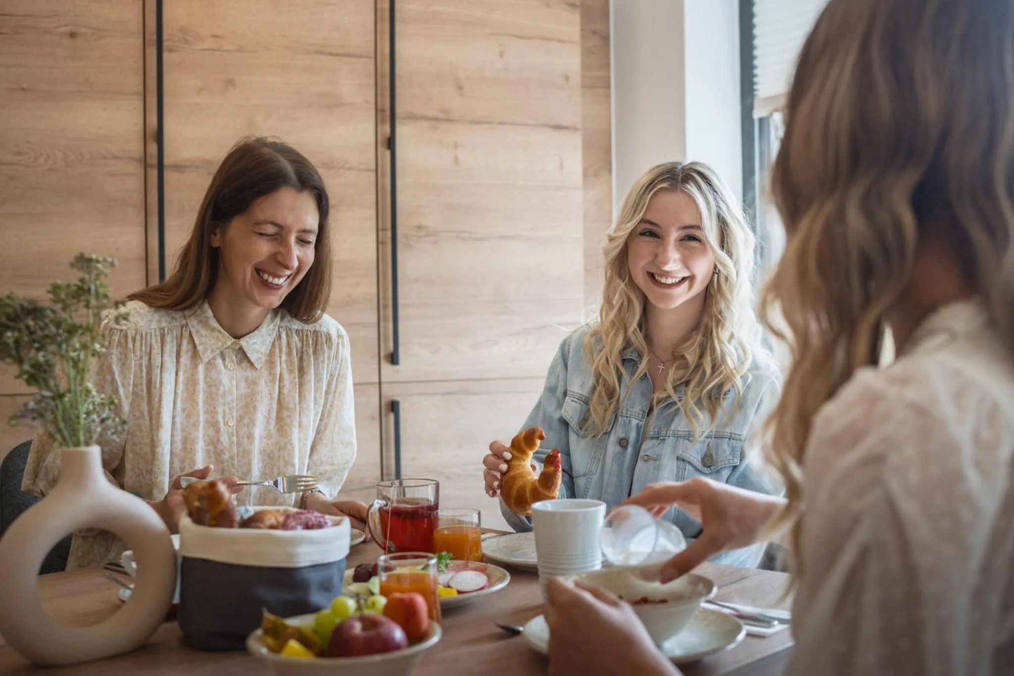 Breakfast in AlpenParks Apartment & Ferienresort Rehrenberg Viehhofen