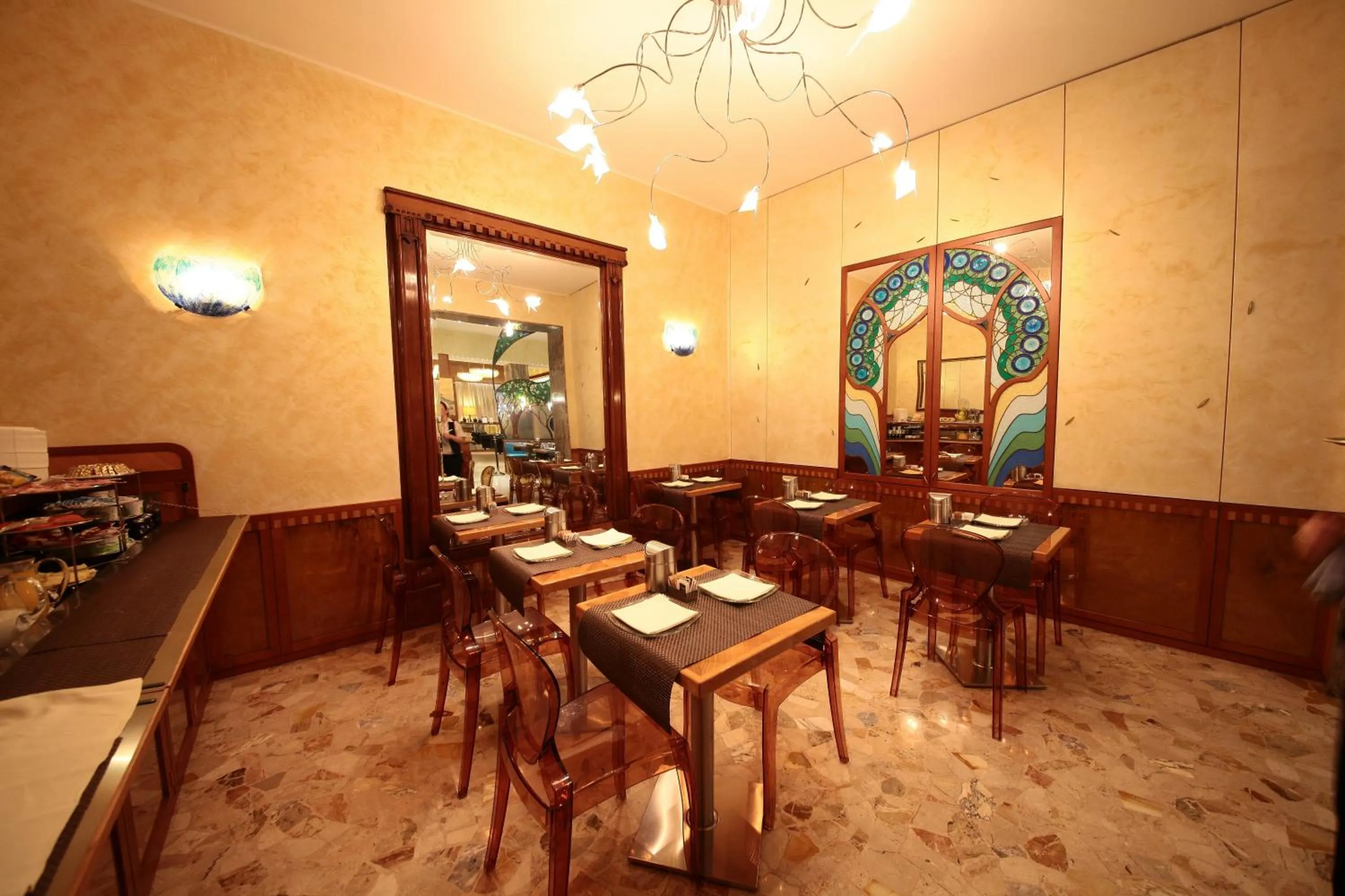 Restaurant/Places to Eat in Hotel Star