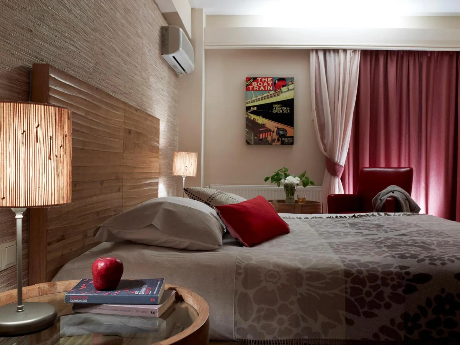 Bedroom, Bed in Belle Helene Hotel