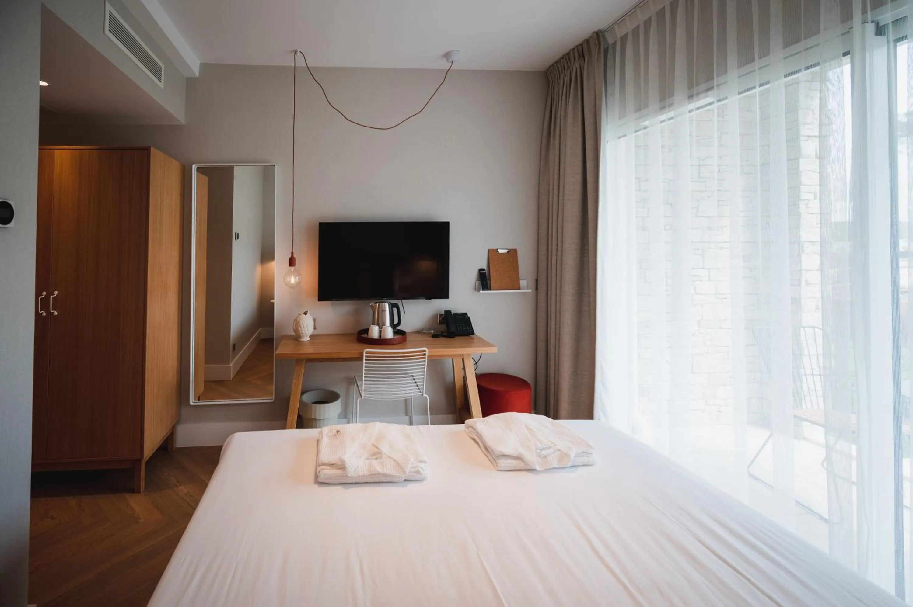 Photo of the whole room, Bed in Van der Valk Hotel Bloom Saint Aygulf