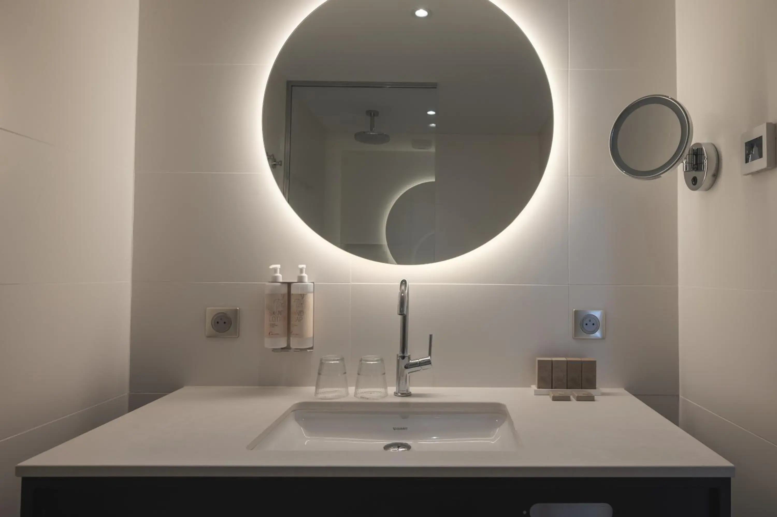 Bathroom in Van der Valk Hotel Bloom Saint Aygulf Bathroom in Van der Valk Hotel Bloom Saint Aygulf