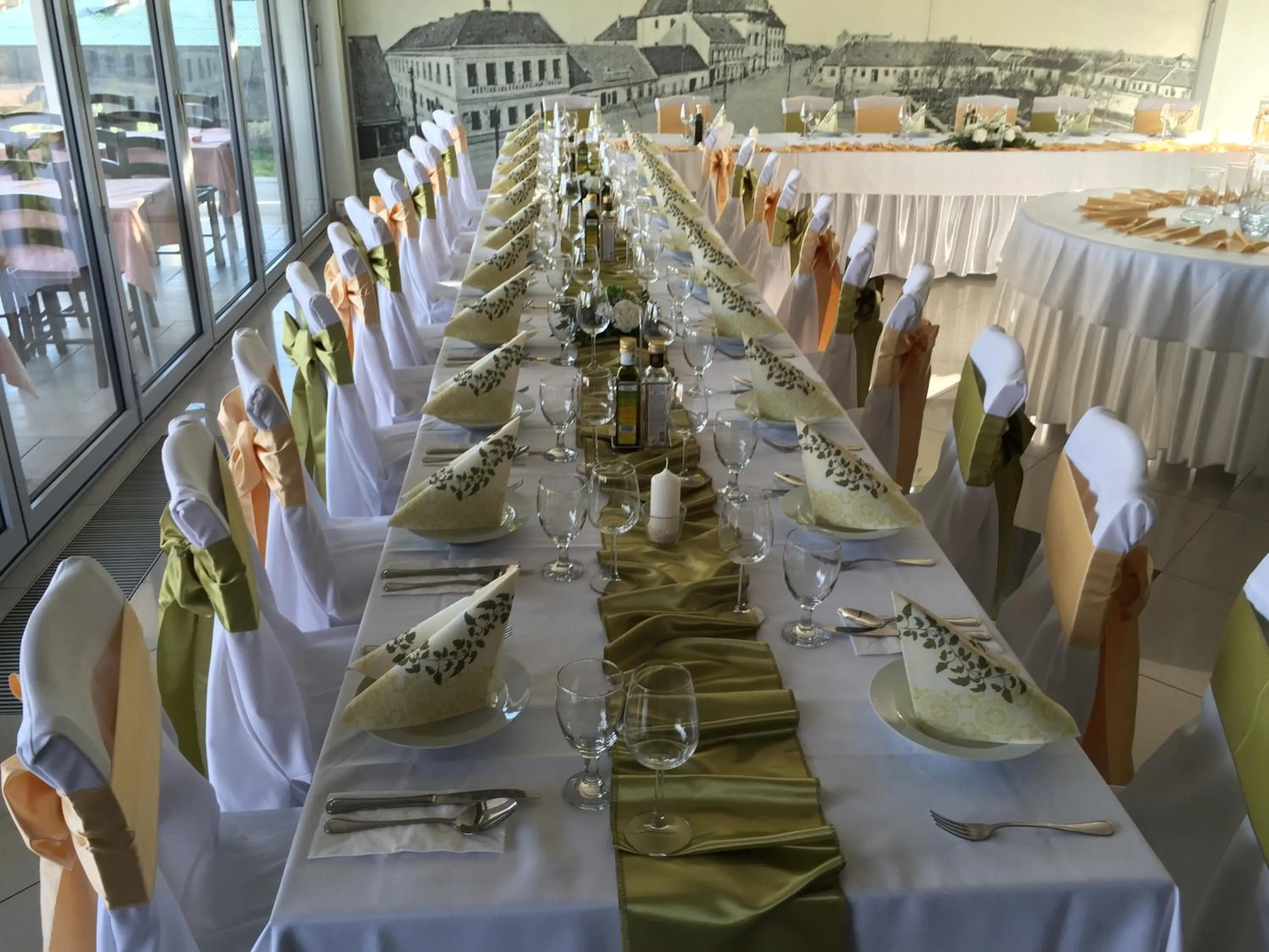Restaurant/places to eat in Hotel Samaria