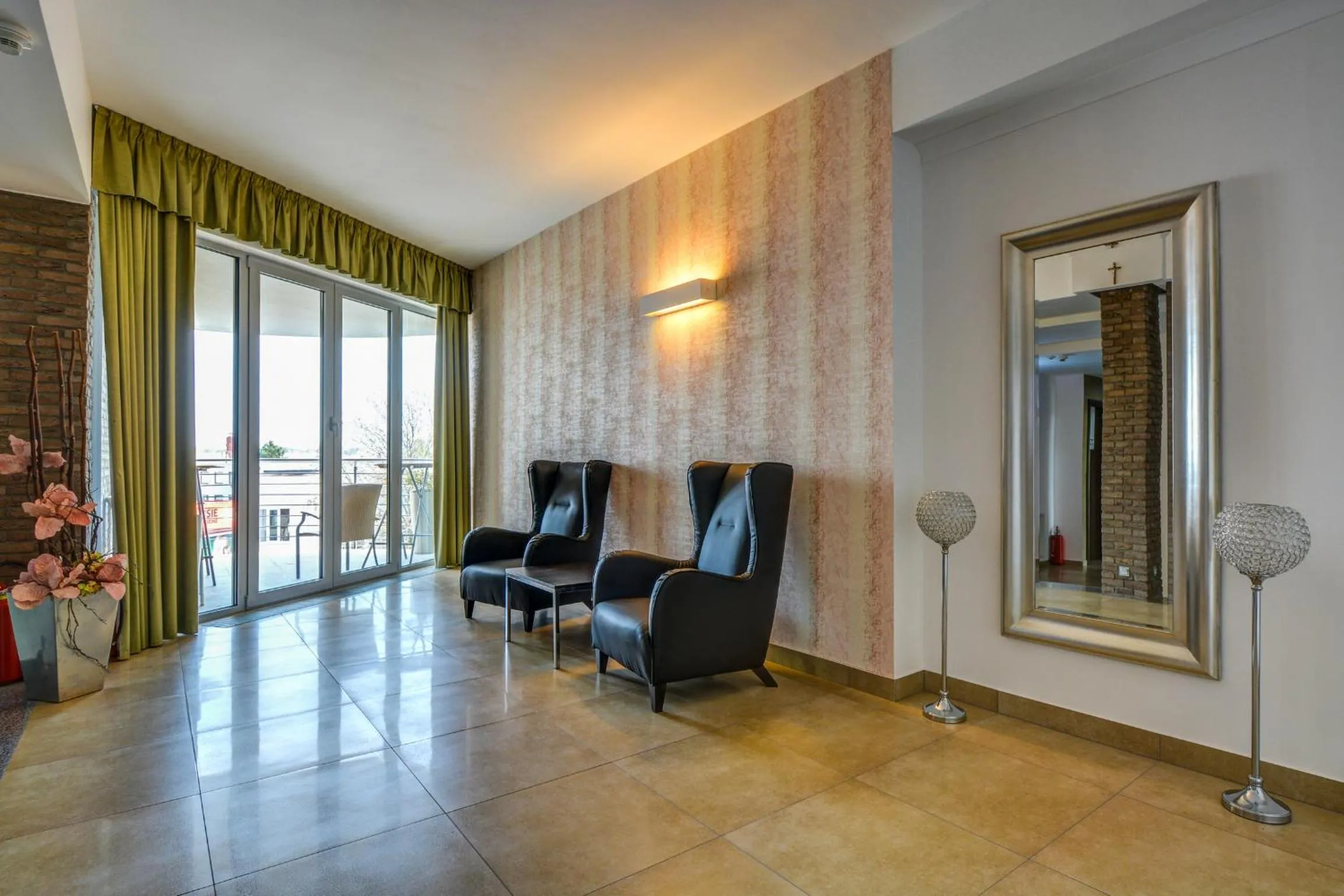 Communal lounge/ TV room in Hotel Samaria