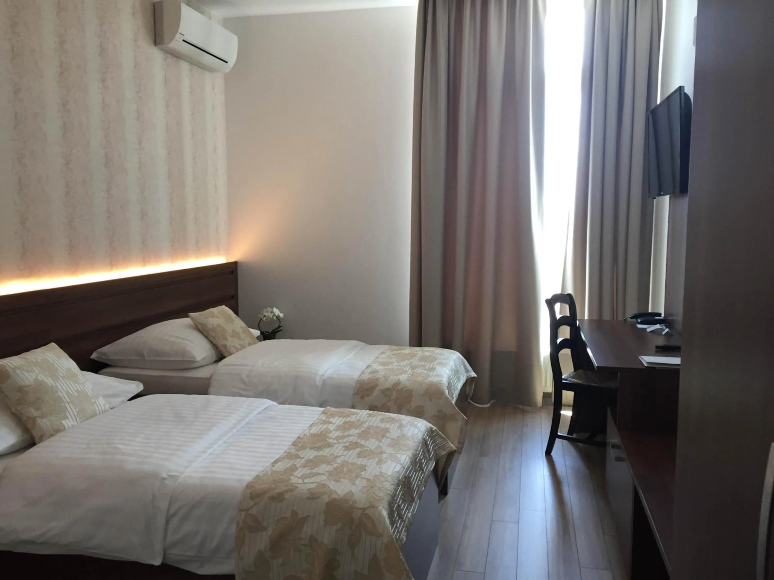 TV and multimedia, Bed in Hotel Samaria