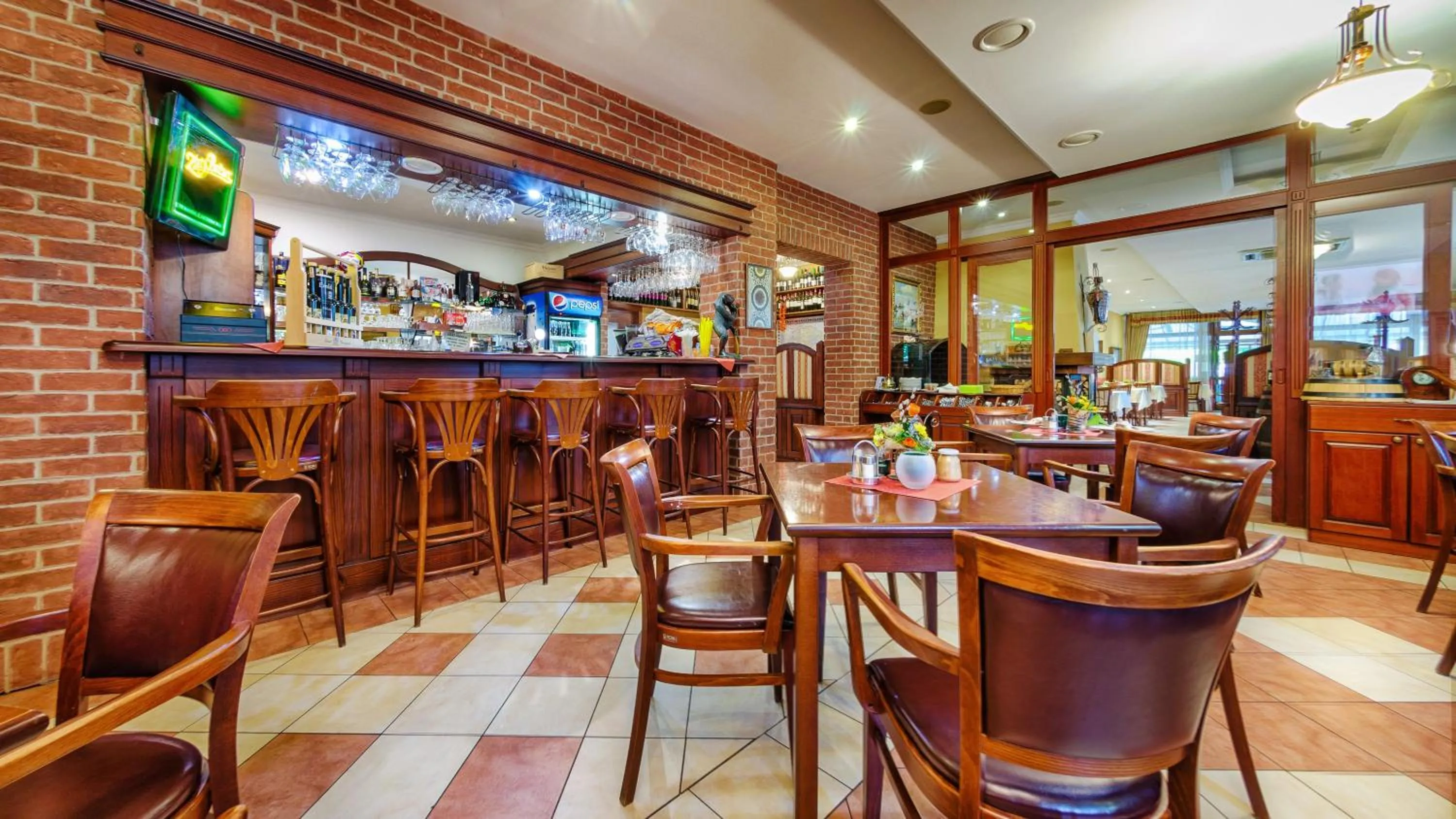 Restaurant/places to eat in Hotel Tevel