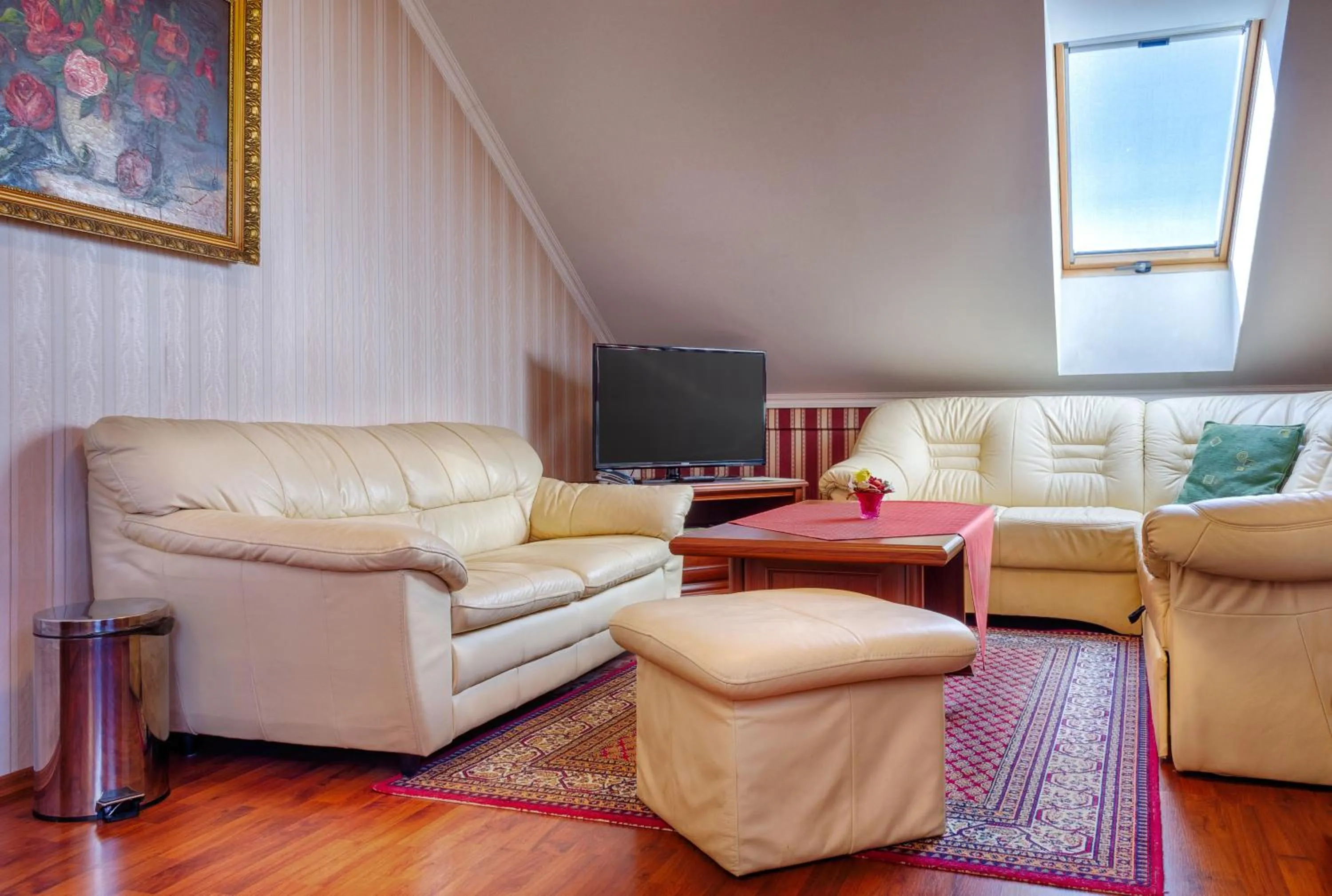 Communal lounge/ TV room in Hotel Tevel