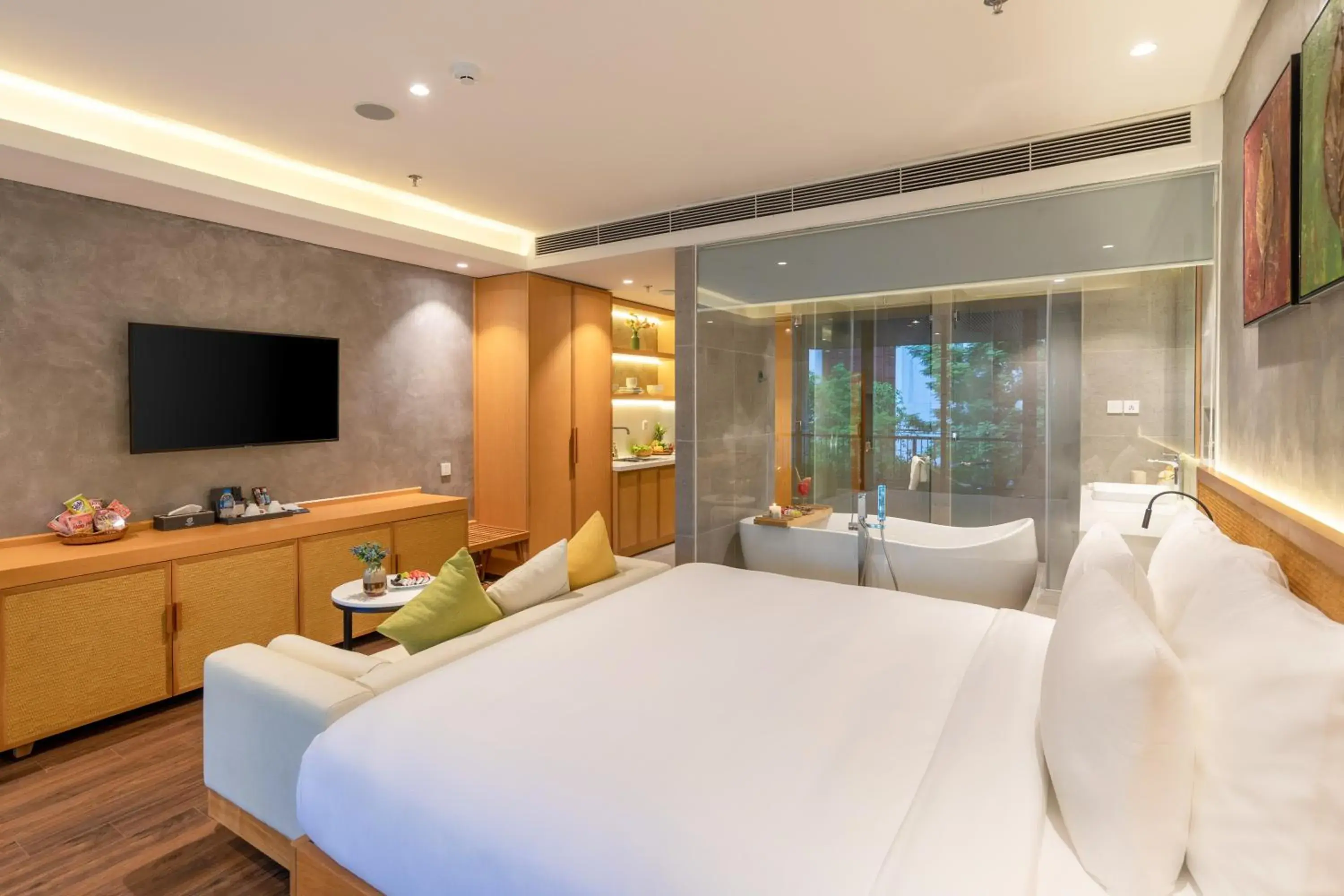 Bed, TV/Entertainment Center in Kua Casa Suite Bed, TV/Entertainment Center in Kua Casa Suite