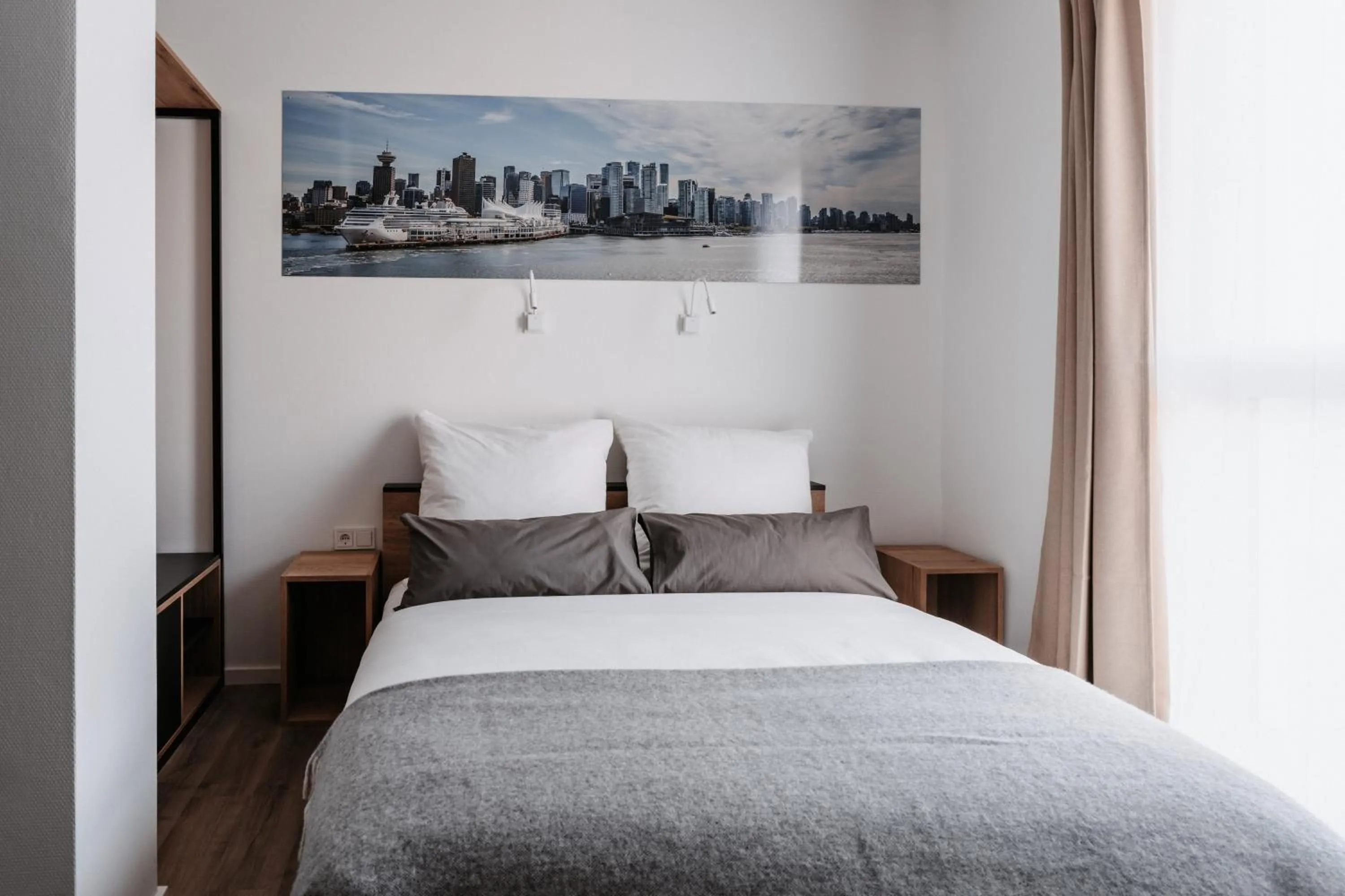 Bed in STEP INN The Fair Hotel