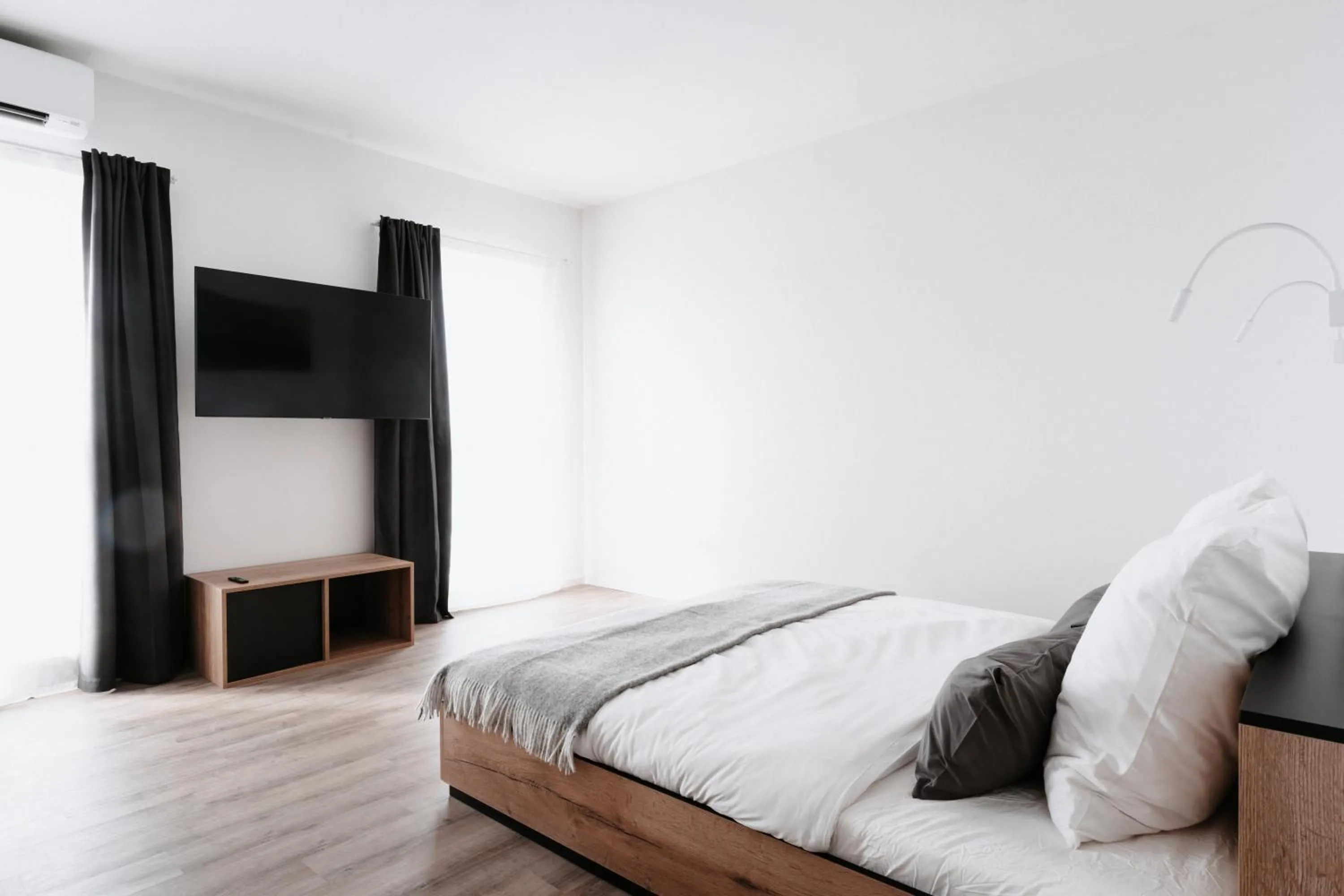 Bed in STEP INN The Fair Hotel