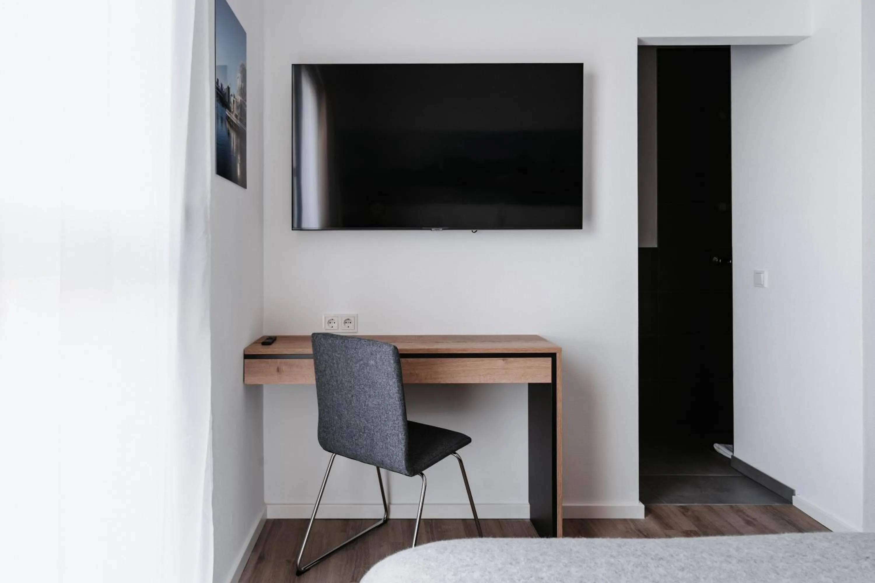 TV and multimedia in STEP INN The Fair Hotel