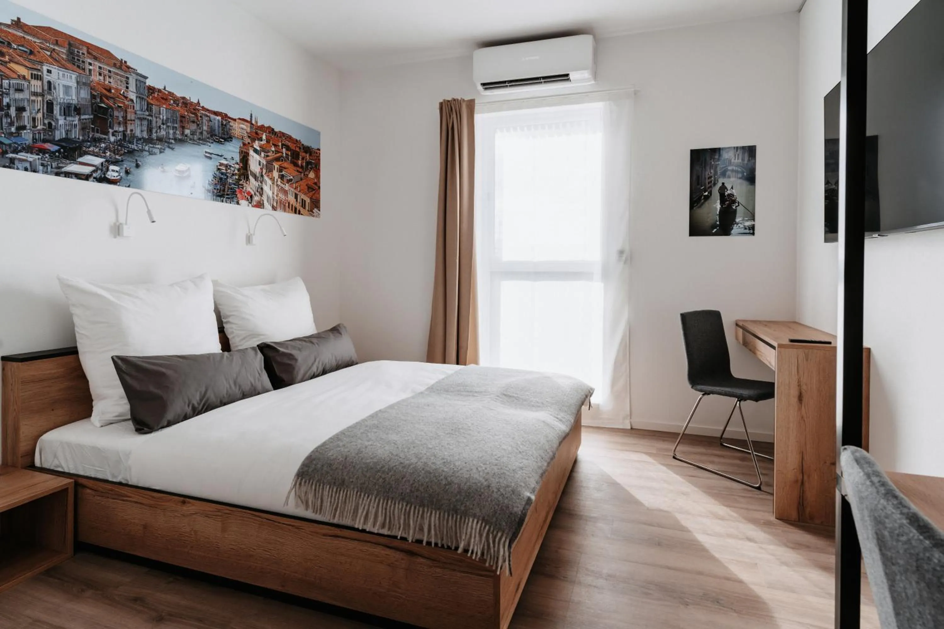 Bed in STEP INN The Fair Hotel