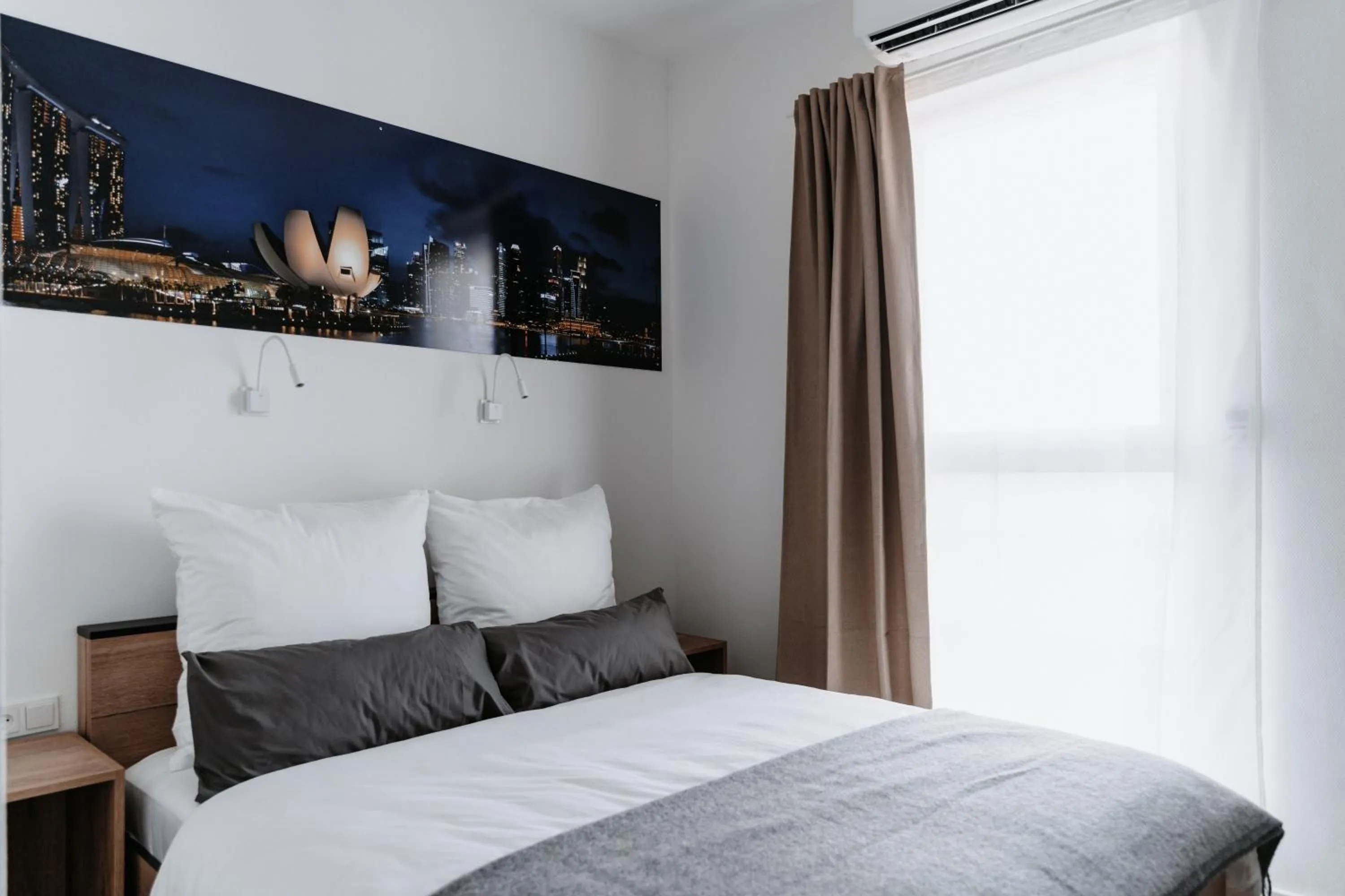 Bed in STEP INN The Fair Hotel