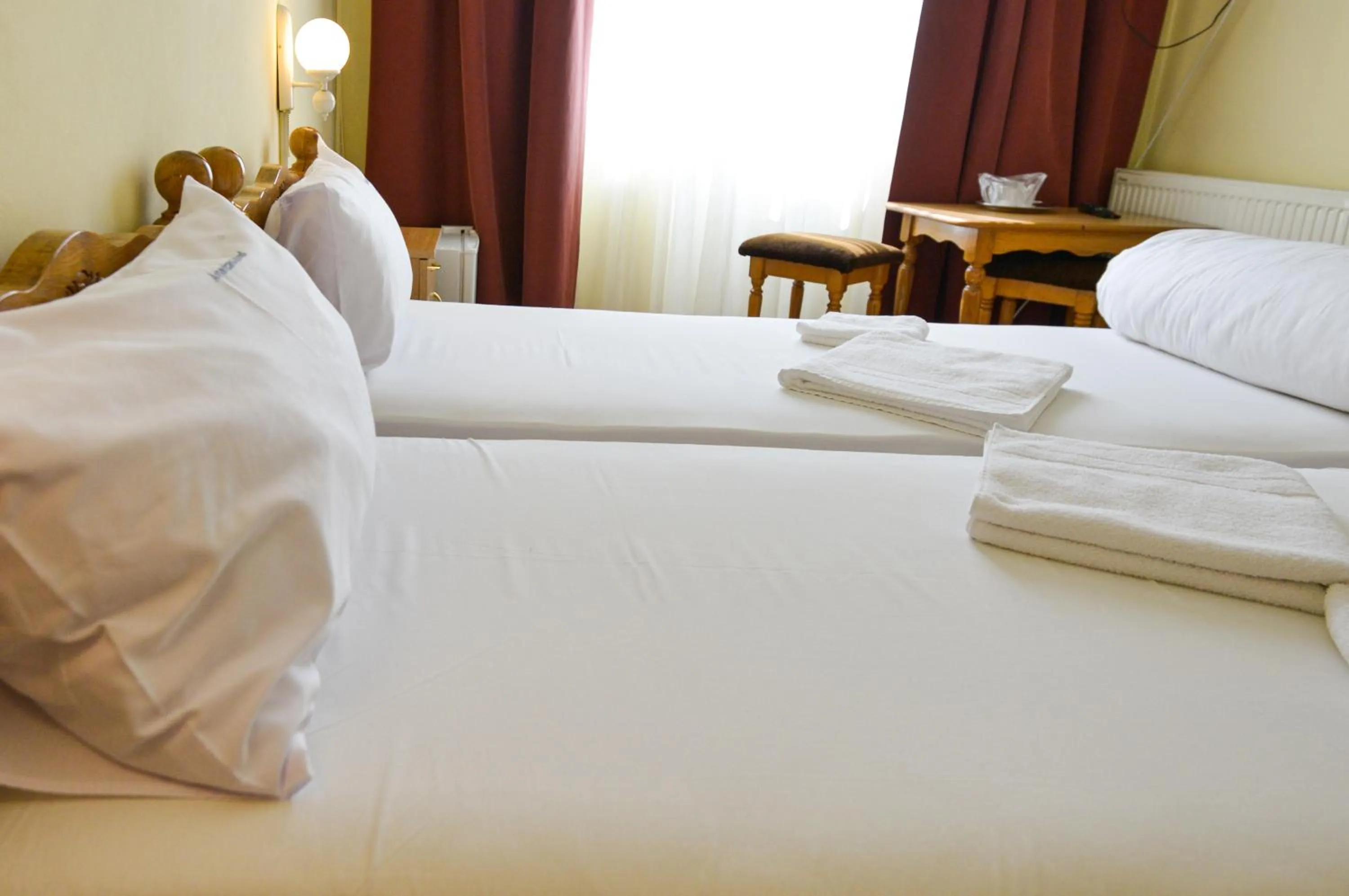 Bed in Hotel Decebal Bistrita