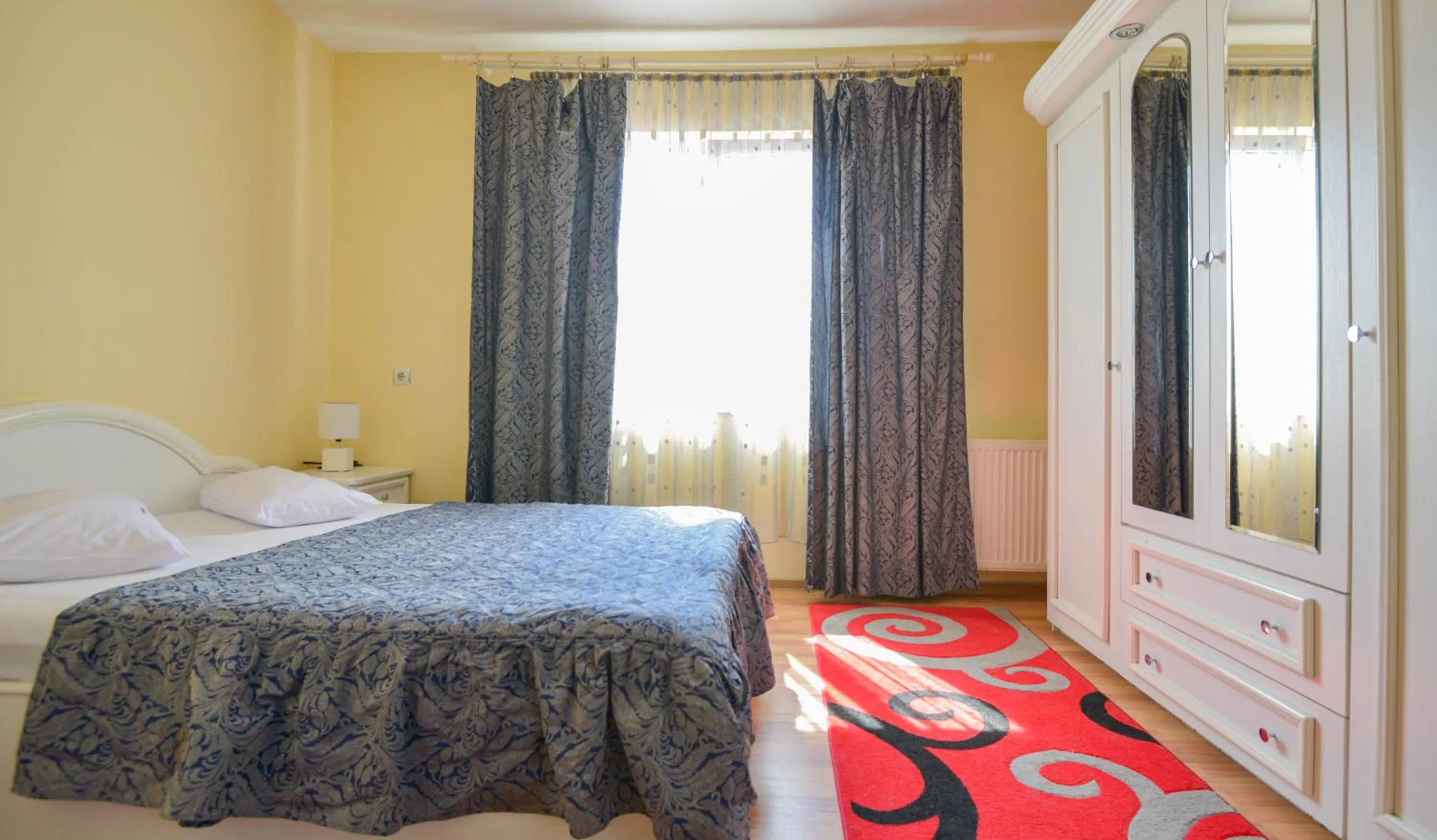 Bed in Hotel Decebal Bistrita