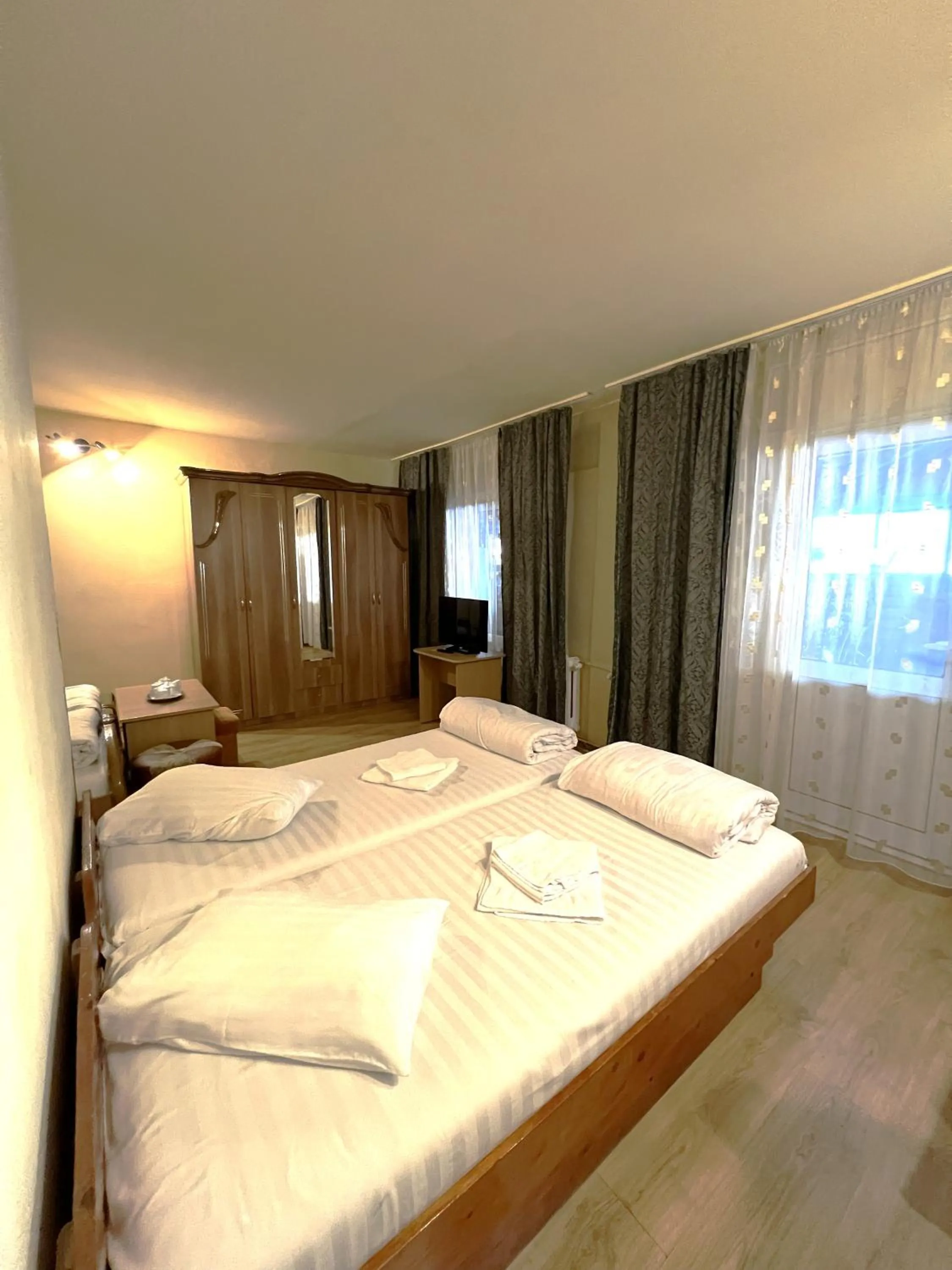 Bed in Hotel Decebal Bistrita