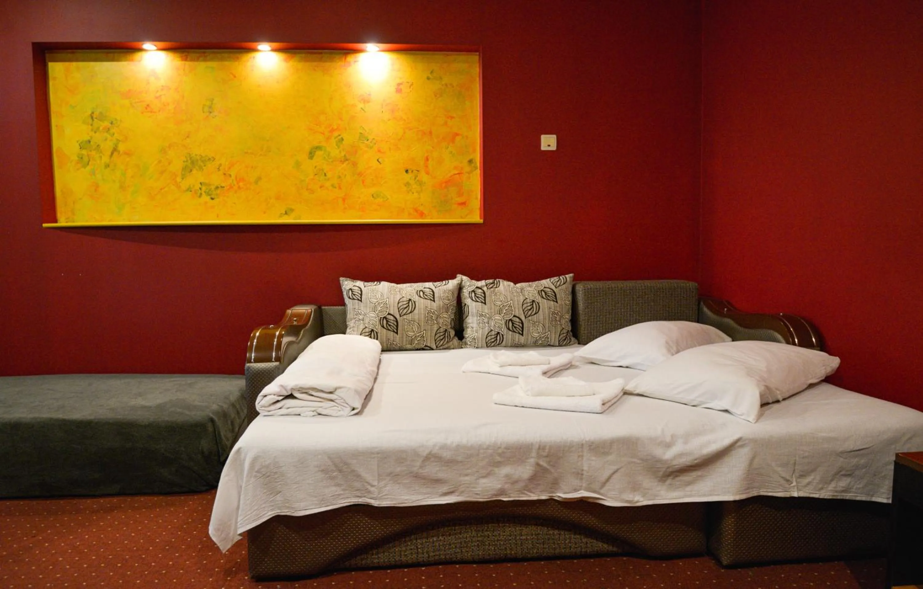 Bed in Hotel Decebal Bistrita