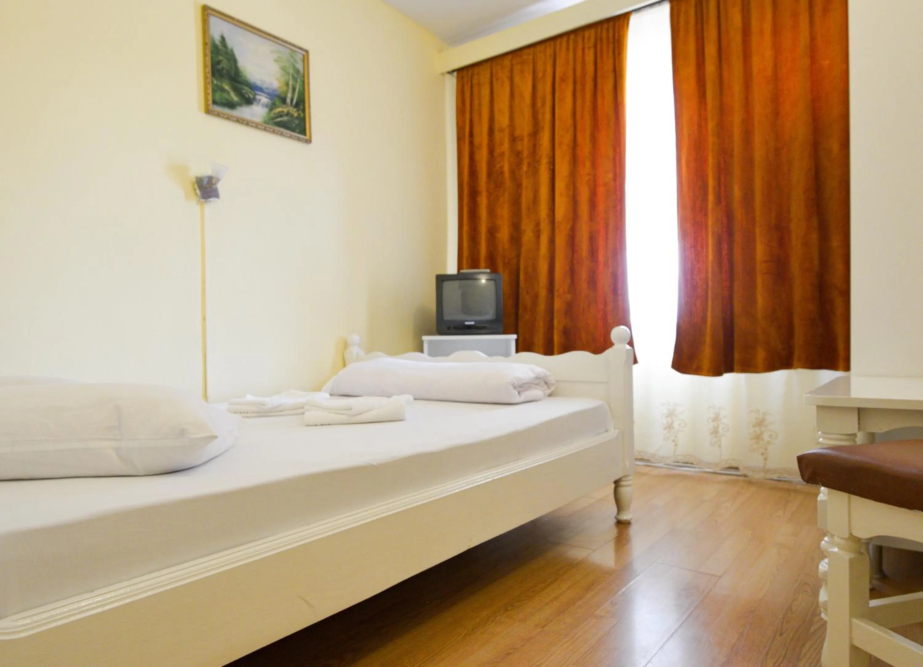 Bed in Hotel Decebal Bistrita