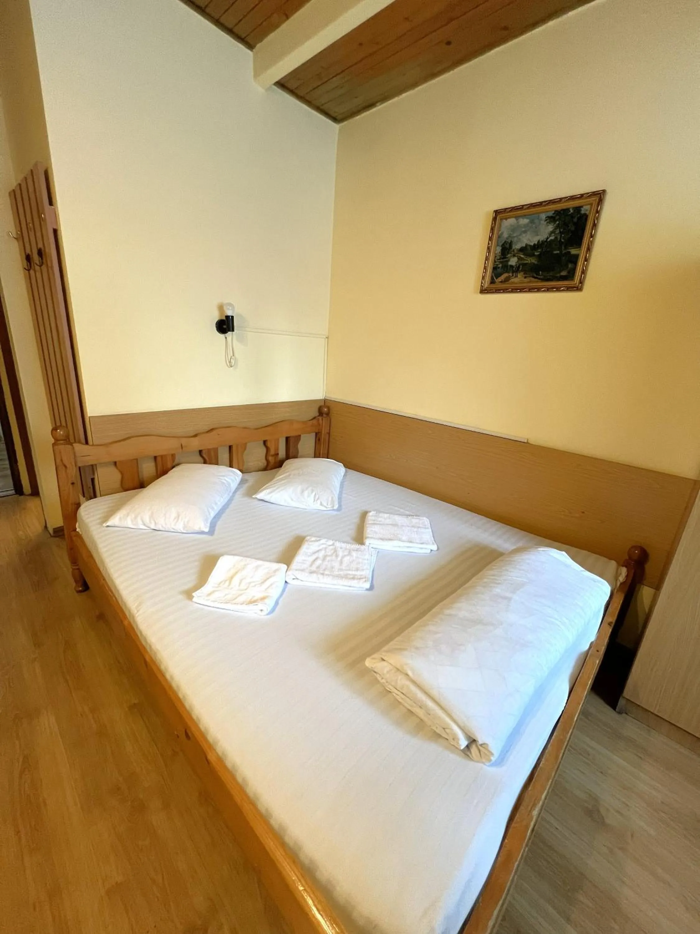 Bed in Hotel Decebal Bistrita