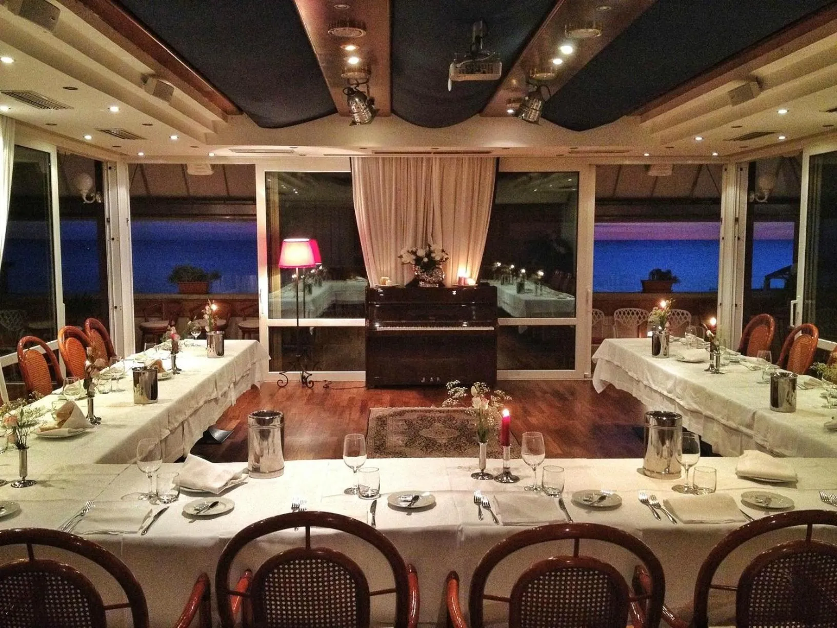 Restaurant/places to eat in Hotel Tornese - Rooftop Sea View