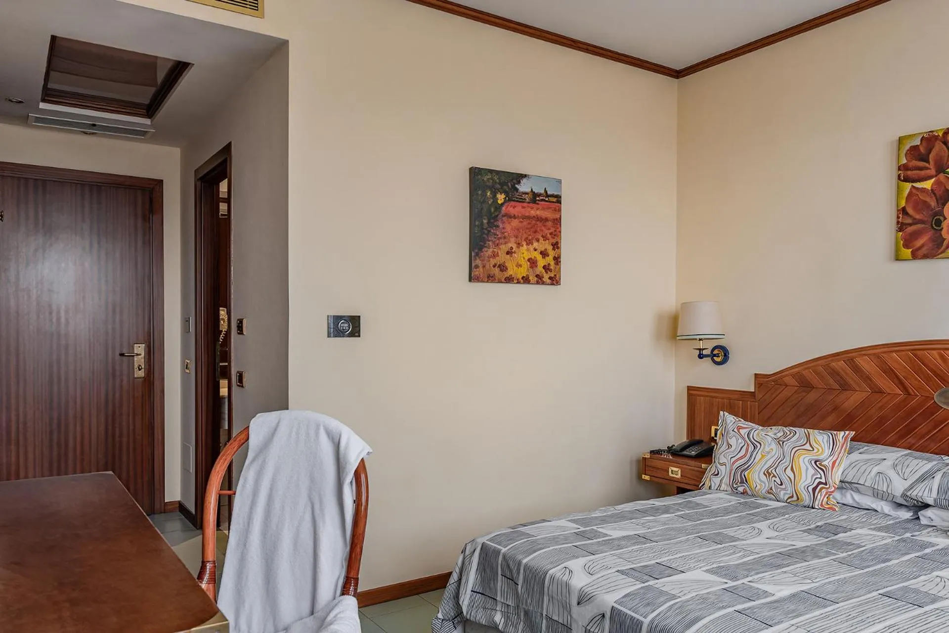 Bedroom, Bed in Hotel Tornese - Rooftop Sea View