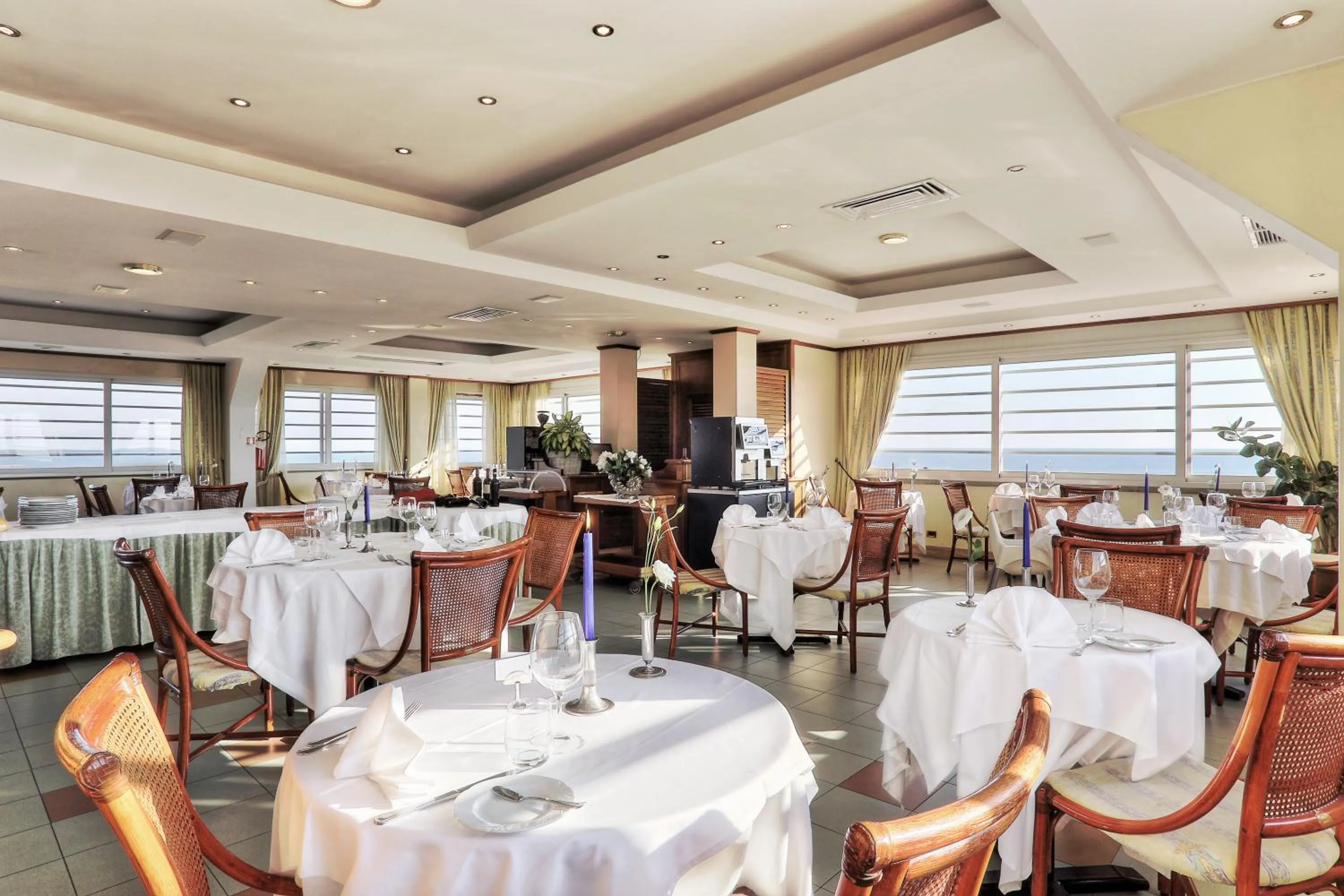 Restaurant/places to eat in Hotel Tornese - Rooftop Sea View