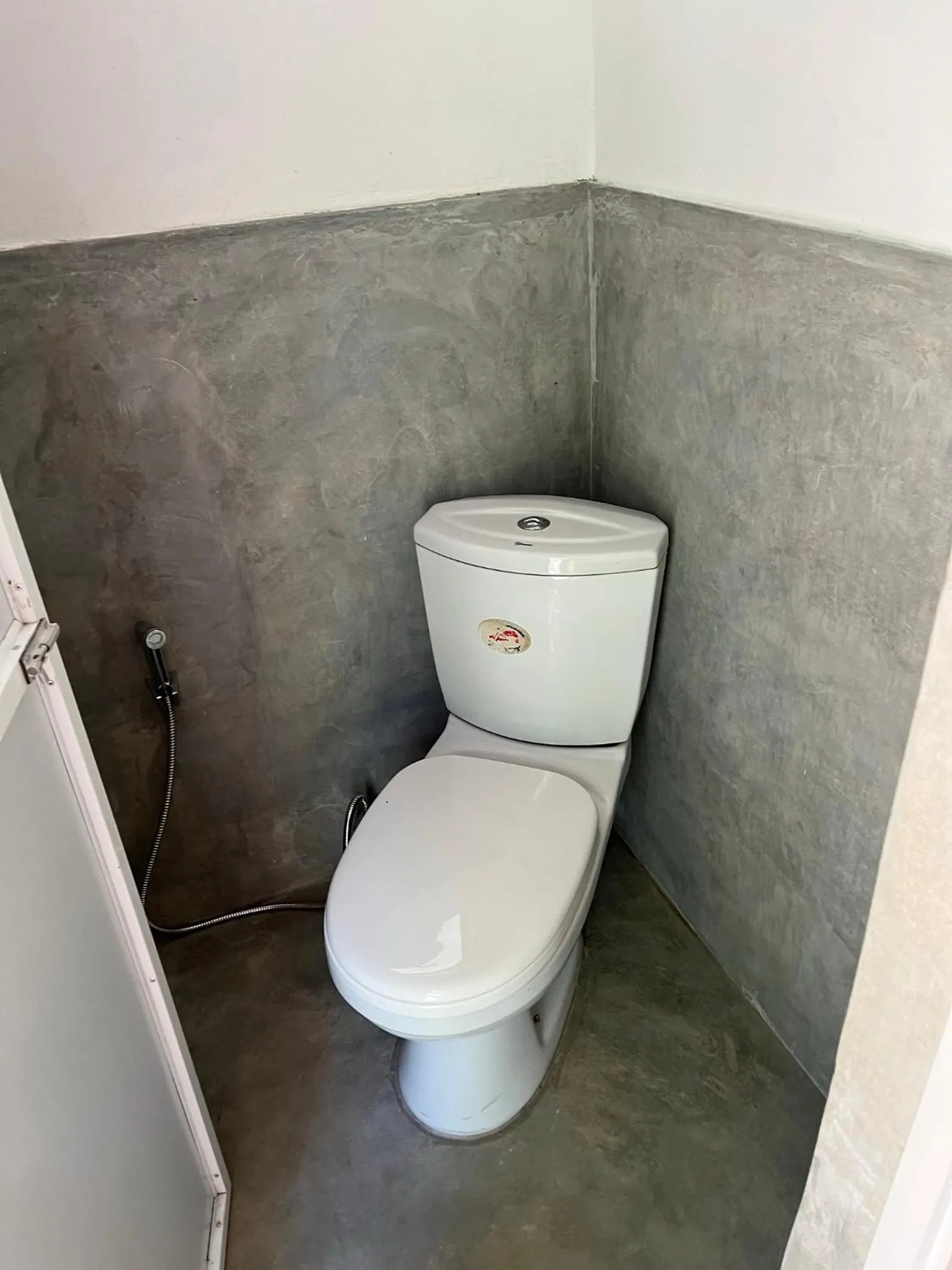 Toilet in Tanty’s Hostel