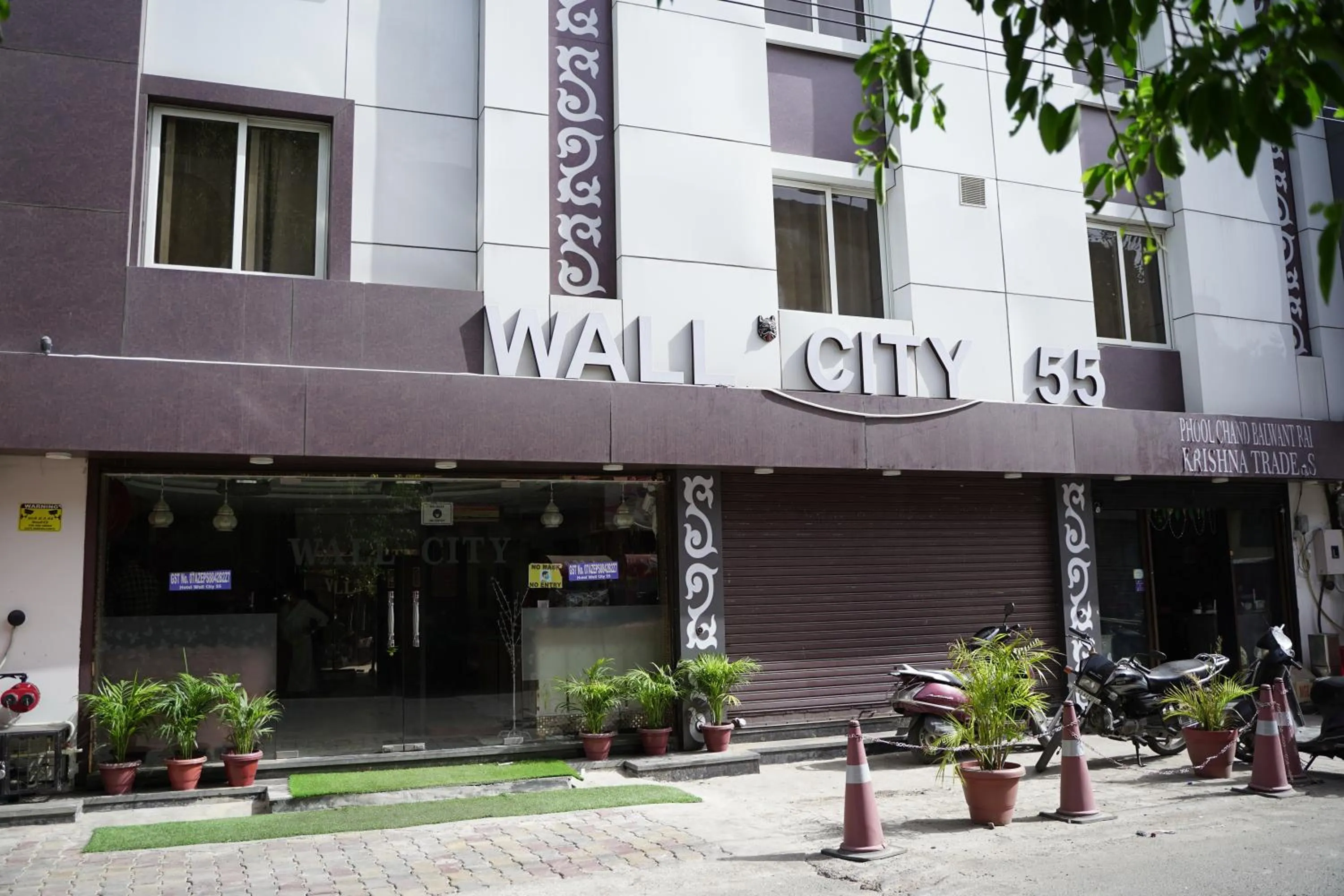 Property building in Hotel Wall City 55