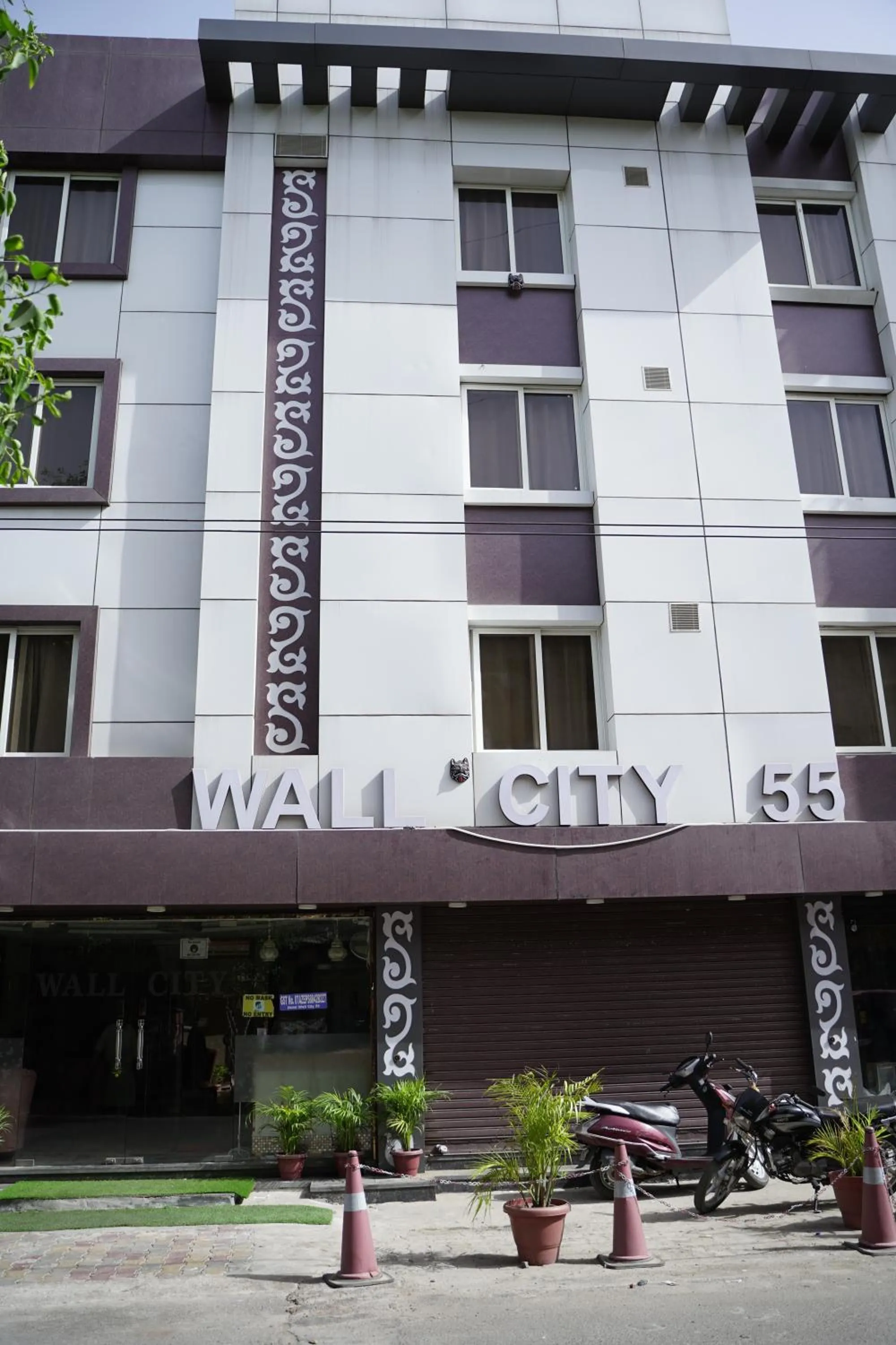 Property building in Hotel Wall City 55