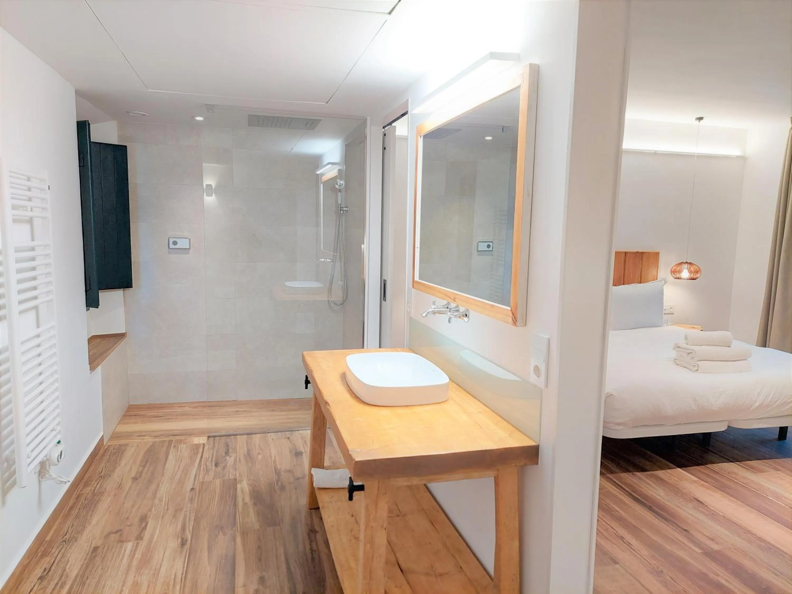 Shower in HOTEL MAS ARET