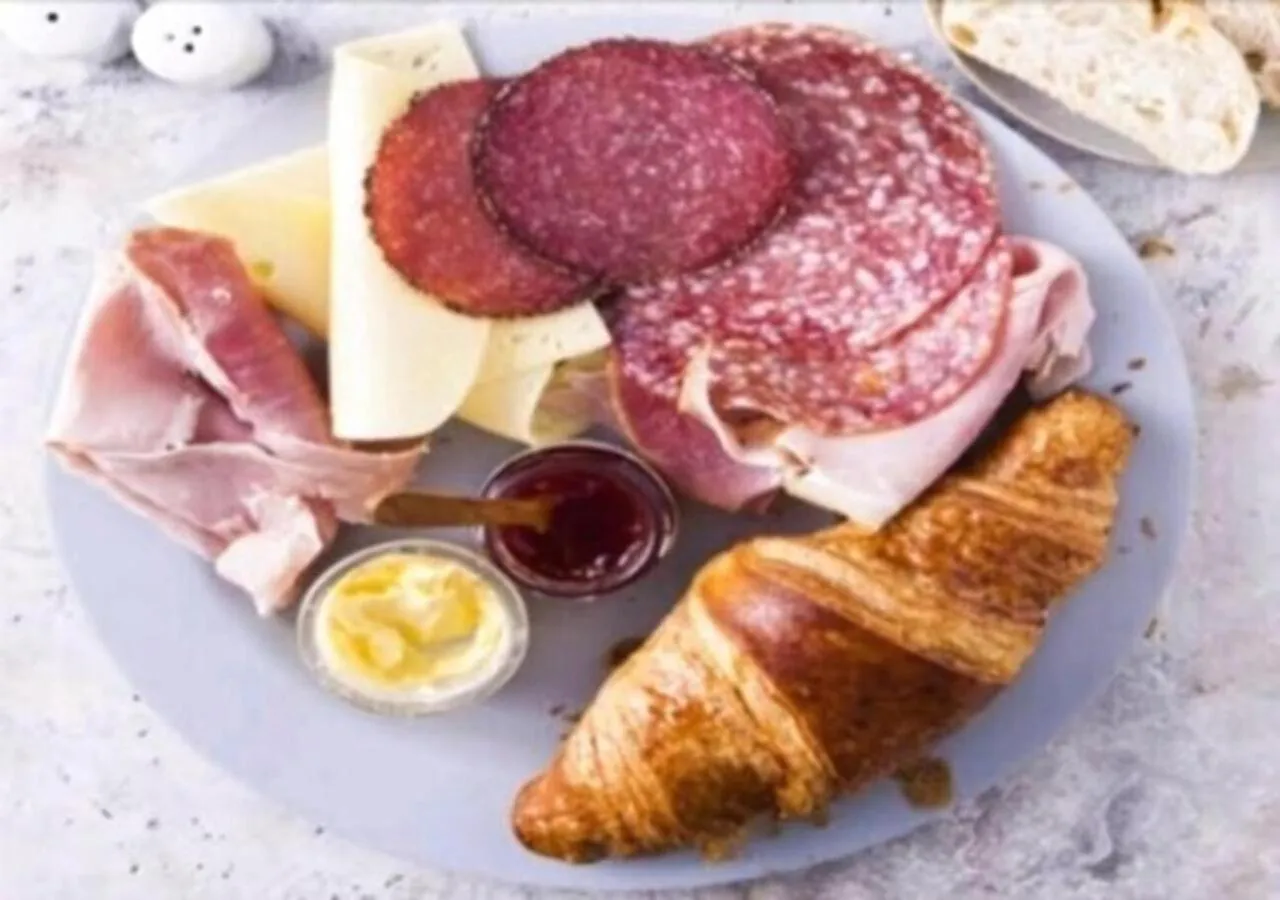 Continental breakfast in Modern Executive Condo