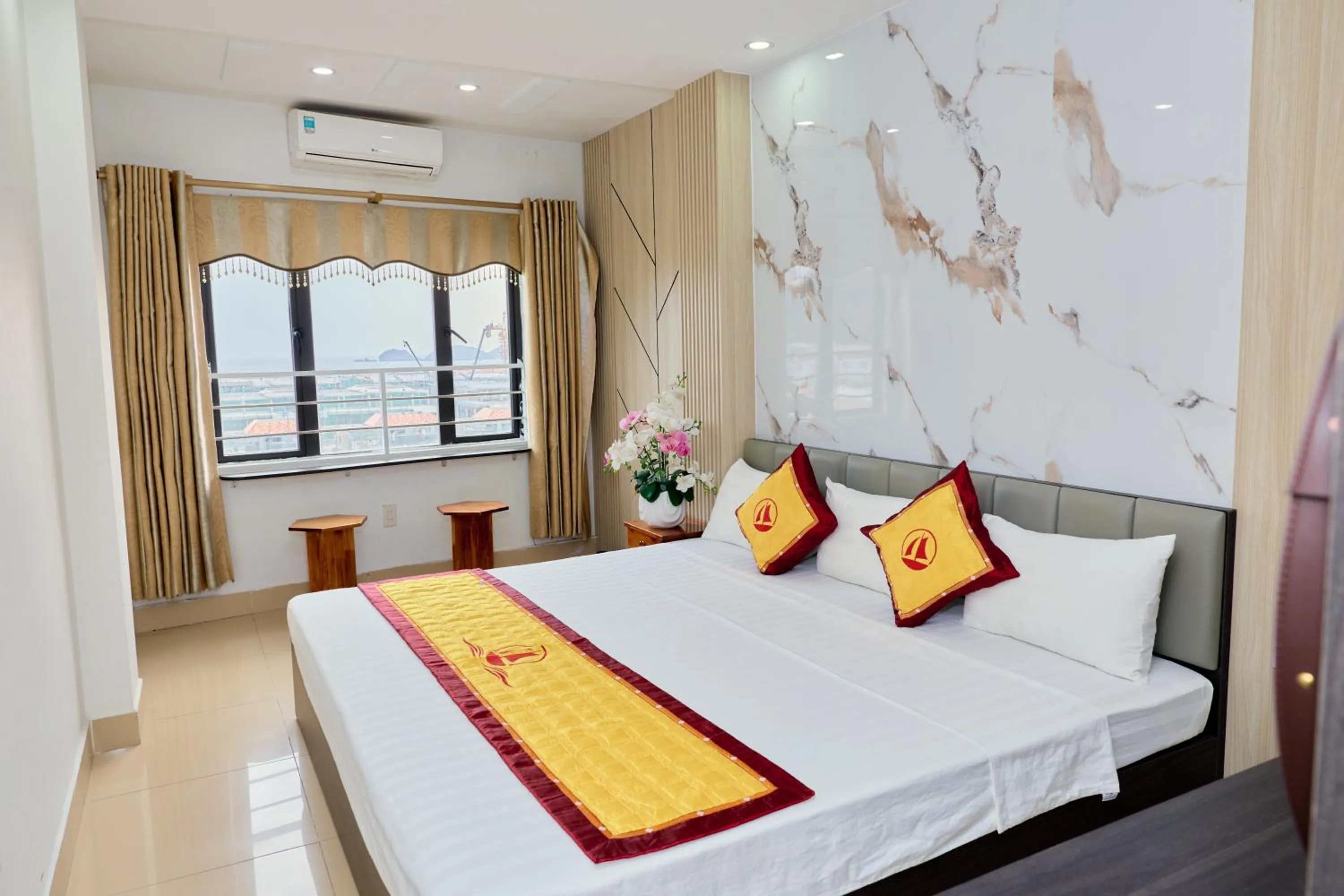 Bed in Huong Cang Sea View Hotel
