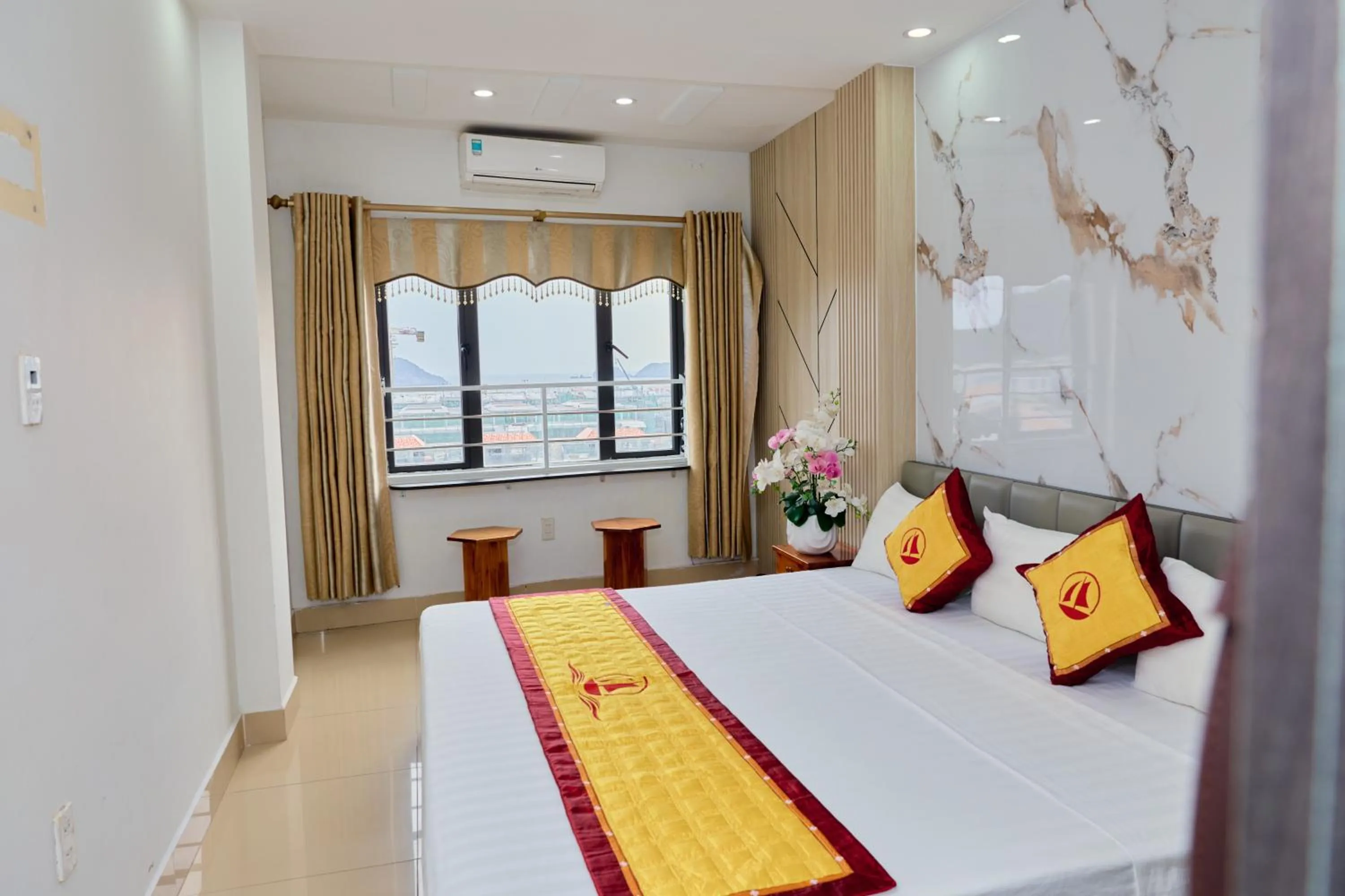 Bed in Huong Cang Sea View Hotel
