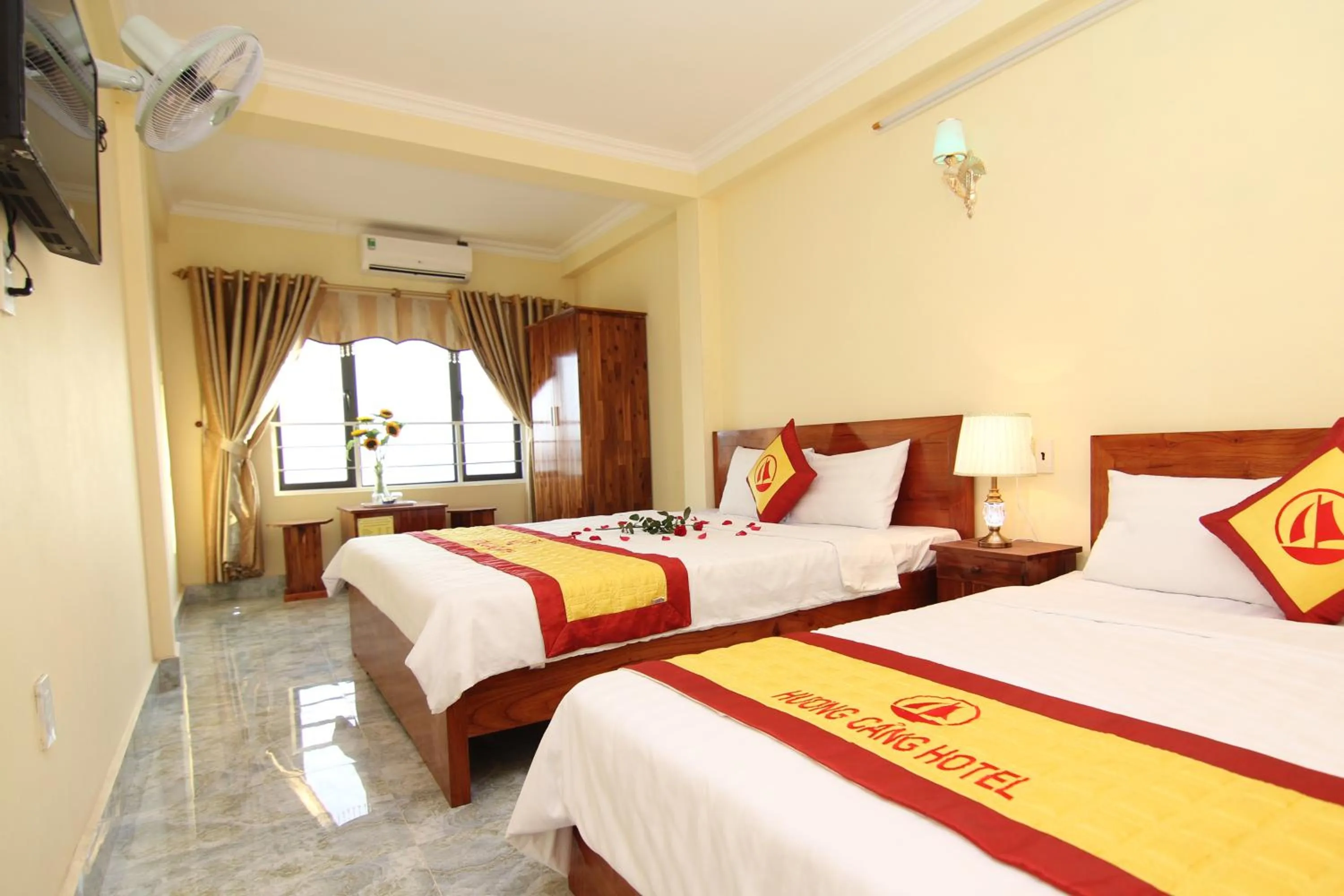 Bedroom, Bed in Huong Cang Sea View Hotel
