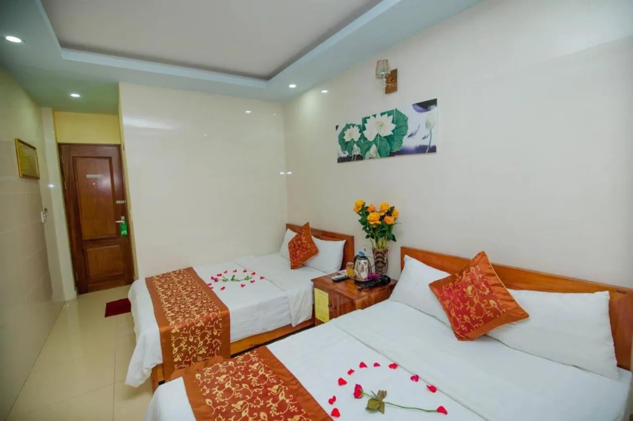 Bedroom, Bed in Huong Cang Sea View Hotel