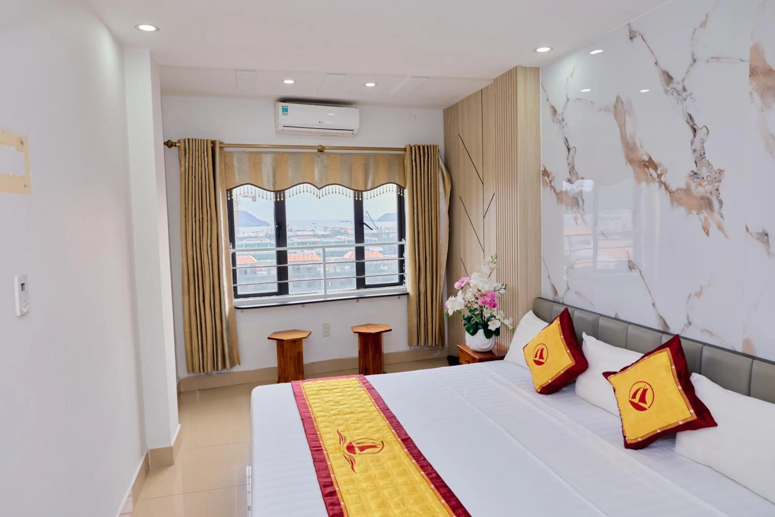 Bed in Huong Cang Sea View Hotel