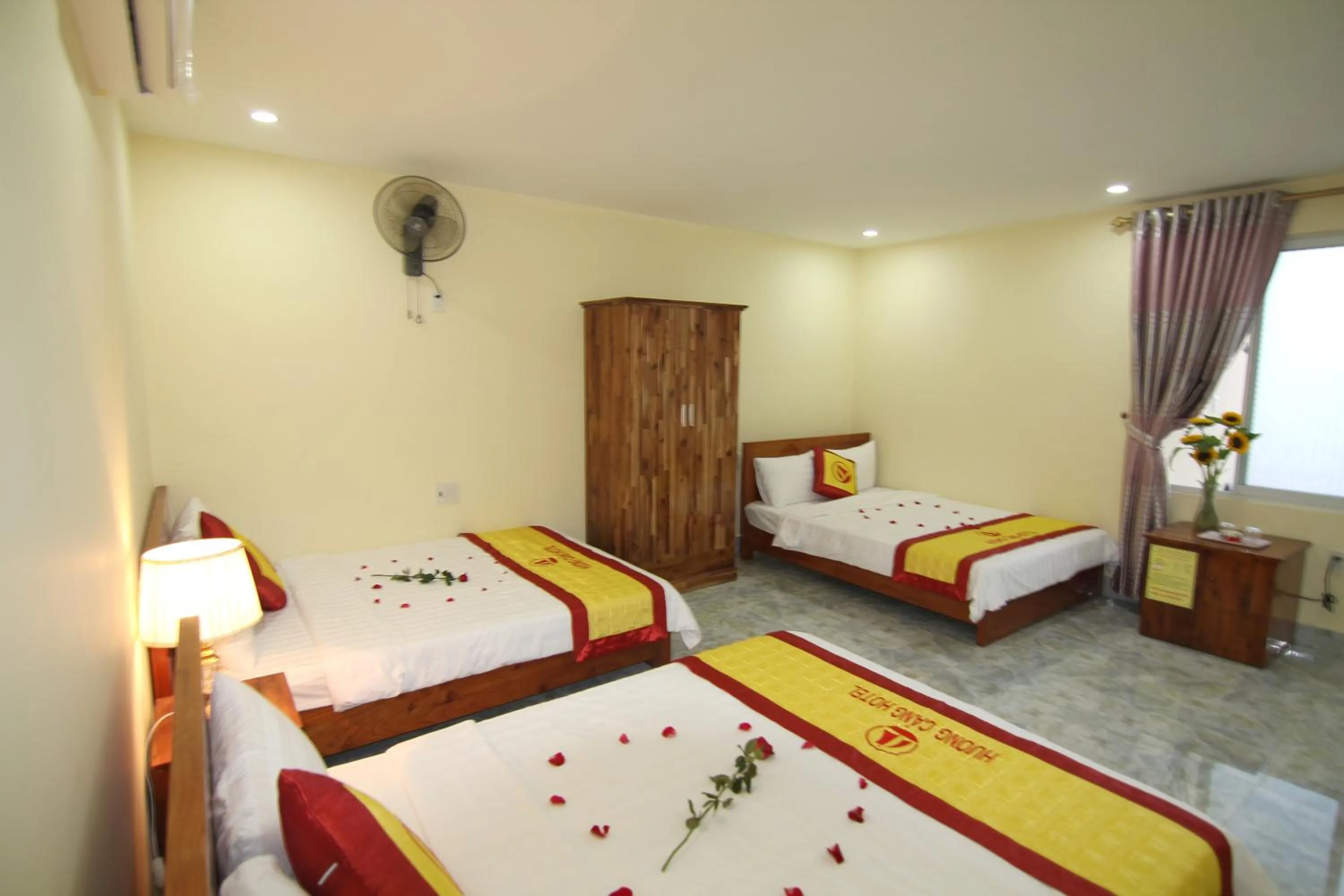 Photo of the whole room, Bed in Huong Cang Sea View Hotel