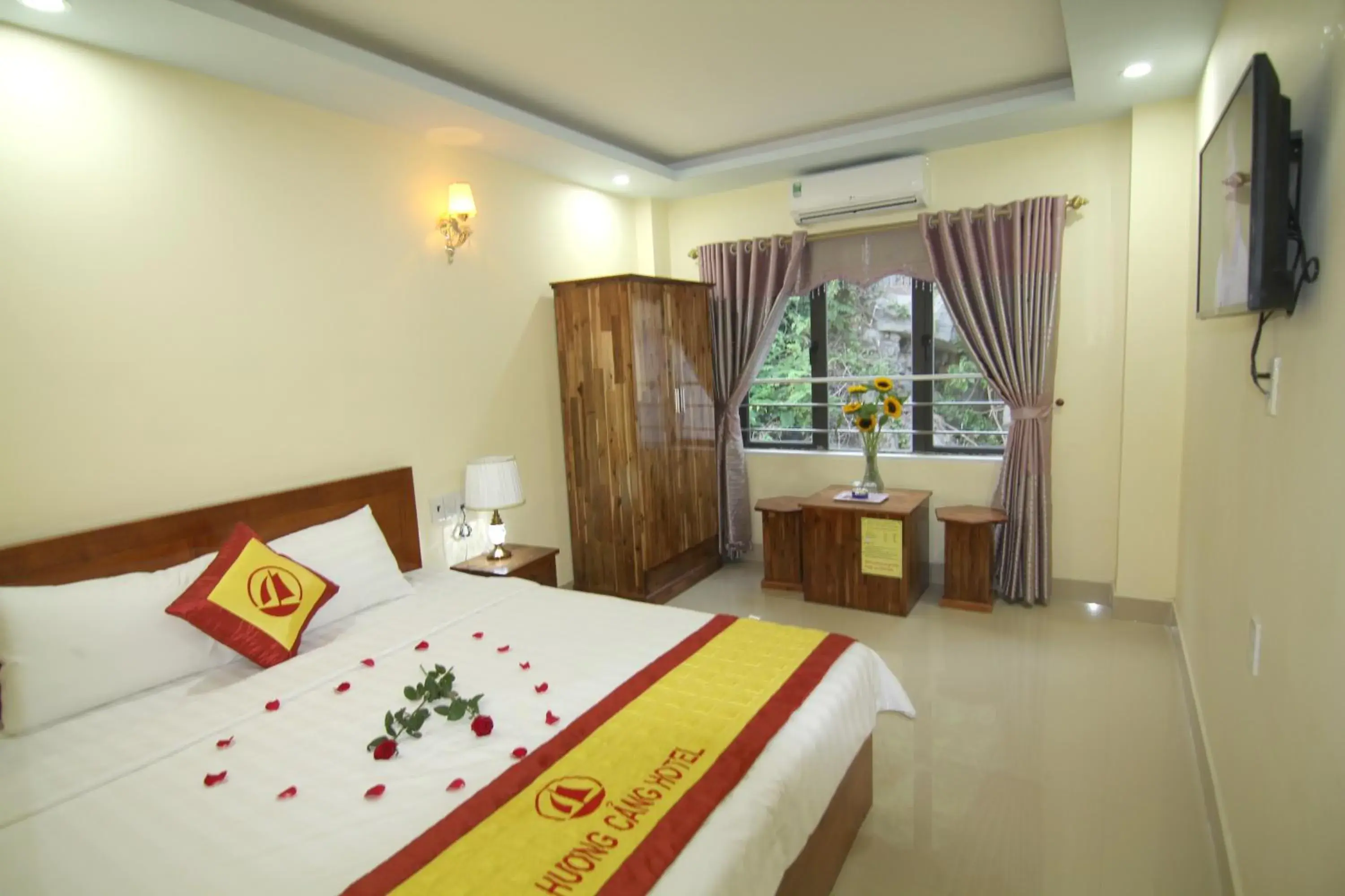 Deluxe Double or Twin Room with Mountain View in Huong Cang Sea View Hotel Deluxe Double or Twin Room with Mountain View in Huong Cang Sea View Hotel
