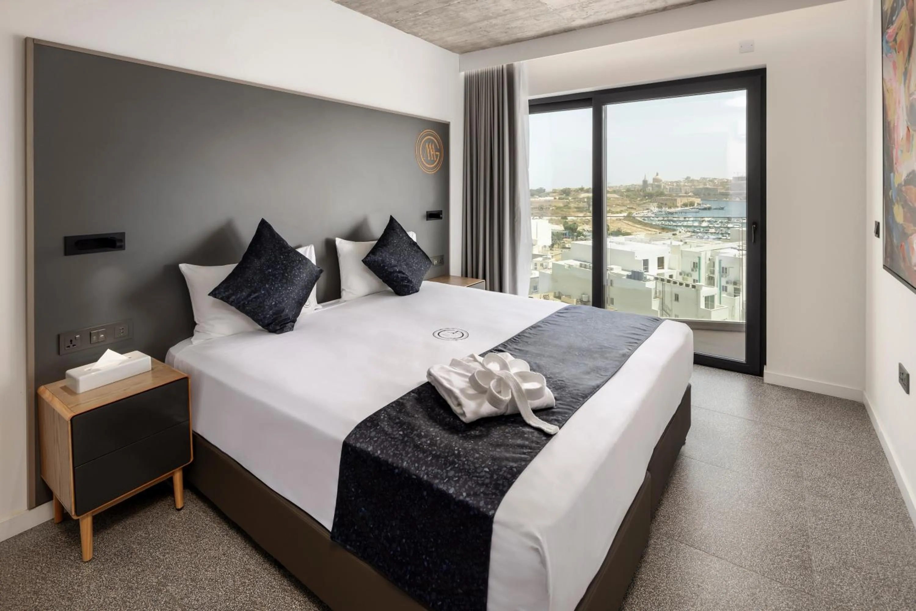 Bed in Grands Suites Hotel and Spa Sliema