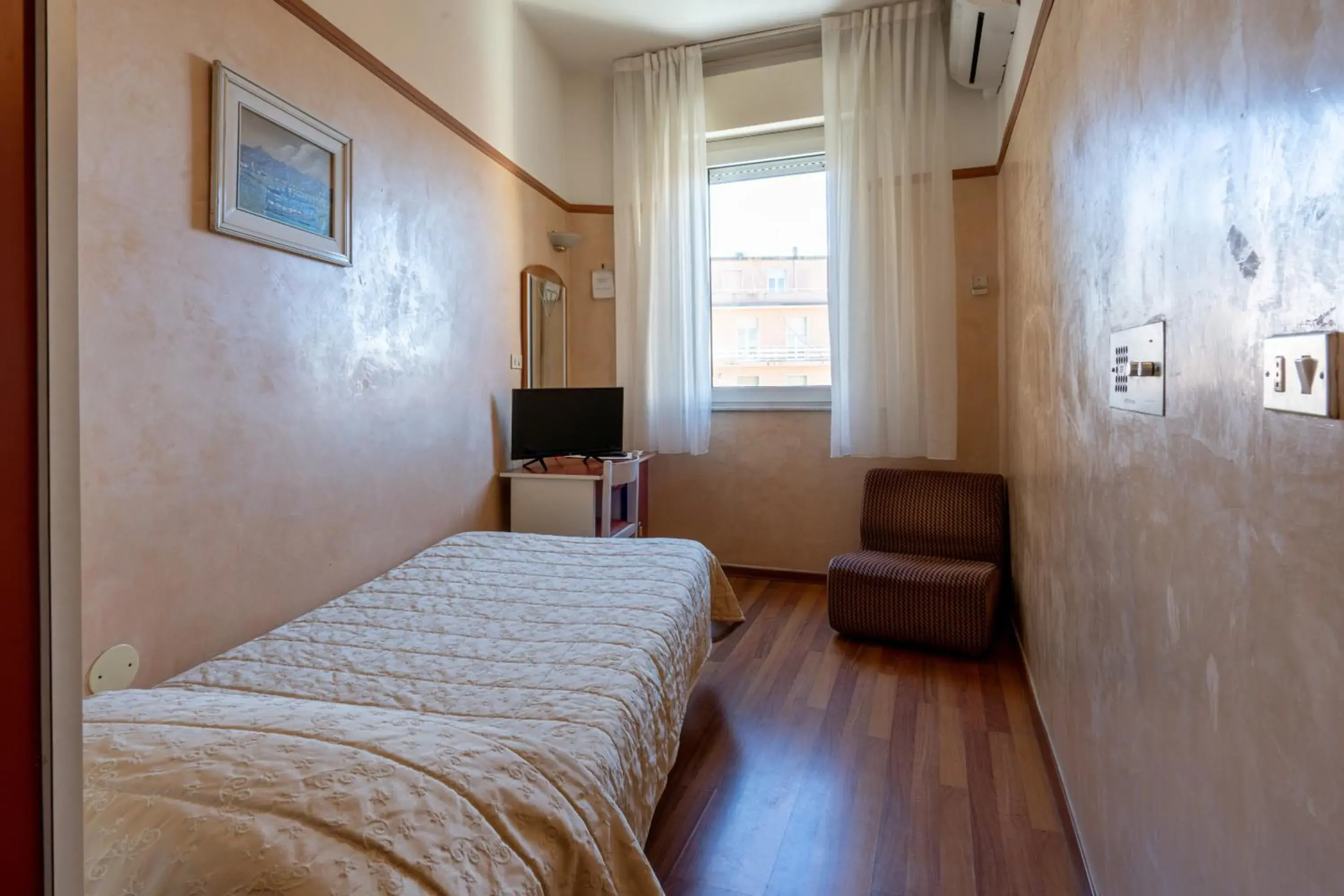 Bedroom, Bed in Hotel Britannia Rimini Marina centro Bedroom, Bed in Hotel Britannia Rimini Marina centro